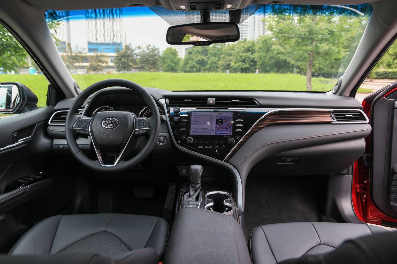 Toyota Camry 2019 trình làng, giá bán chính thức 1,235 tỷ đồng