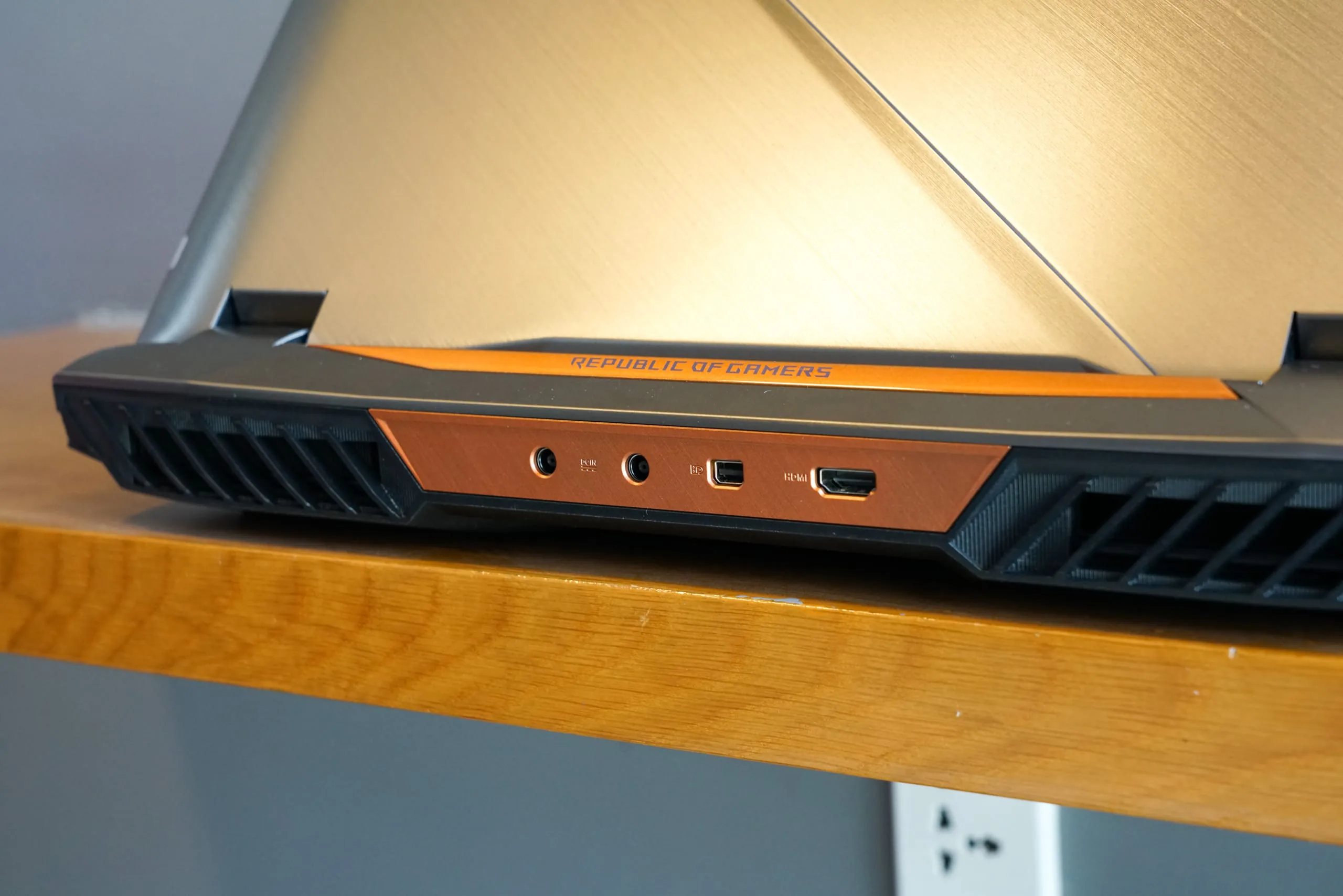 Cận cảnh quái vật ASUS ROG G703GX: Hiệu năng mạnh mẽ từ Core i9 kết hợp RTX 2080, giá 120 triệu đồng