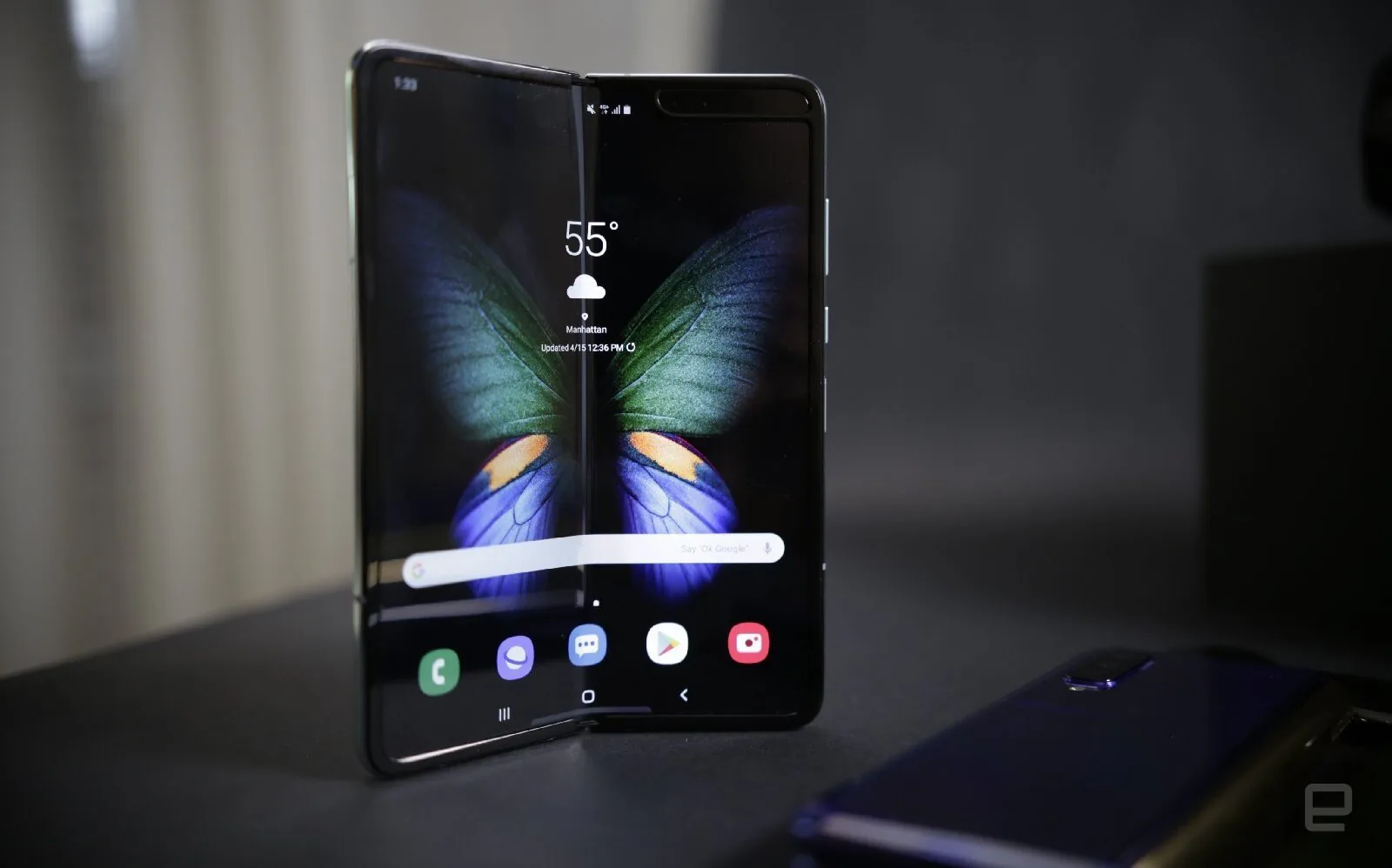 Phản hồi chính thức của Samsung về vấn đề màn hình Galaxy Fold bị hư sau 1 ngày sử dụng