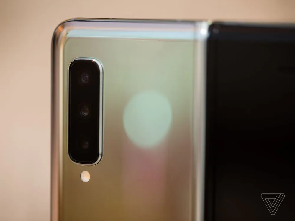 Trên tay Samsung Galaxy Fold: Chưa hoàn hảo, nhưng tốt hơn mong đợi