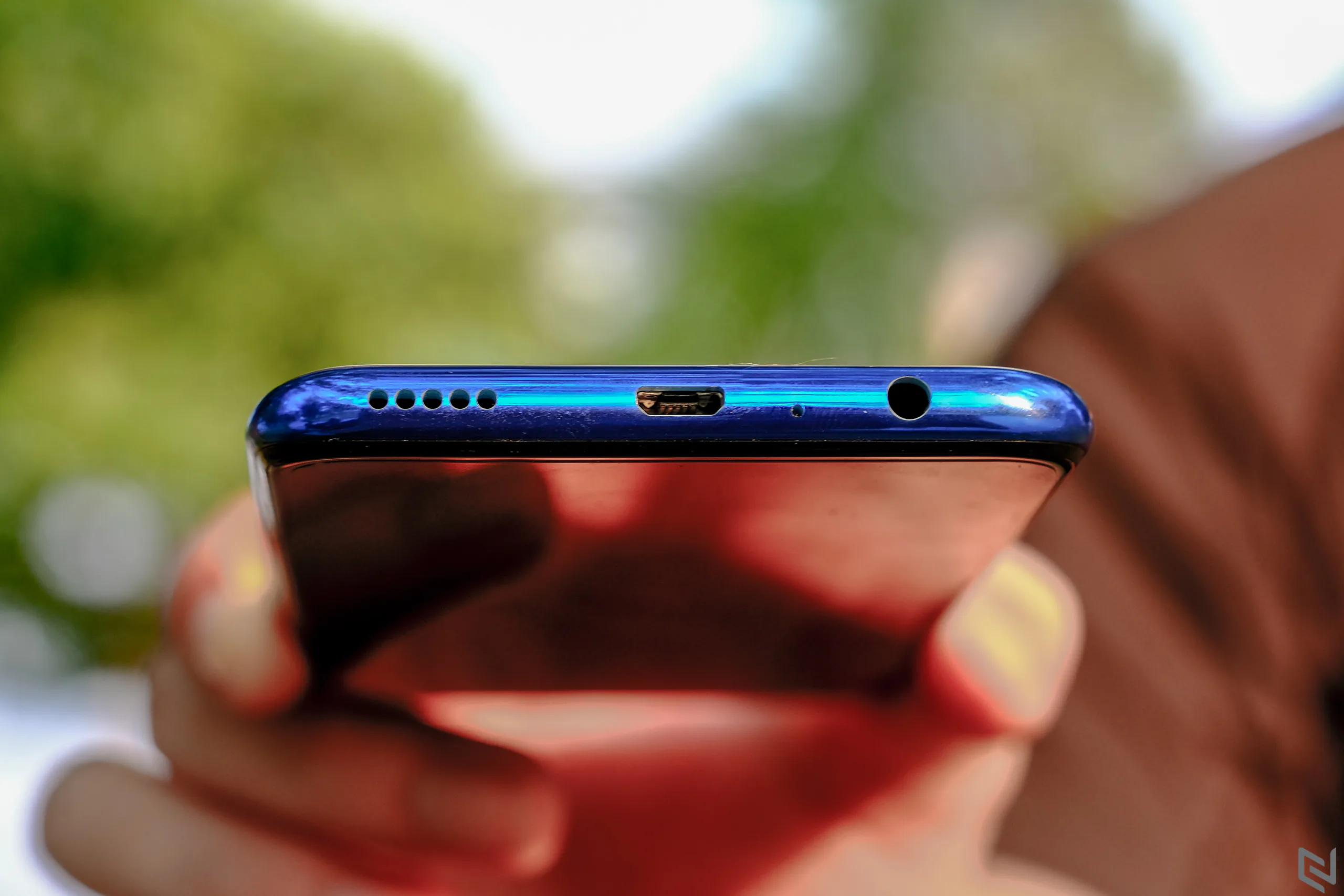 Trên tay HONOR 20 LITE: hút ánh nhìn với màu sắc đẹp mắt, 3 camera sau là lợi thế