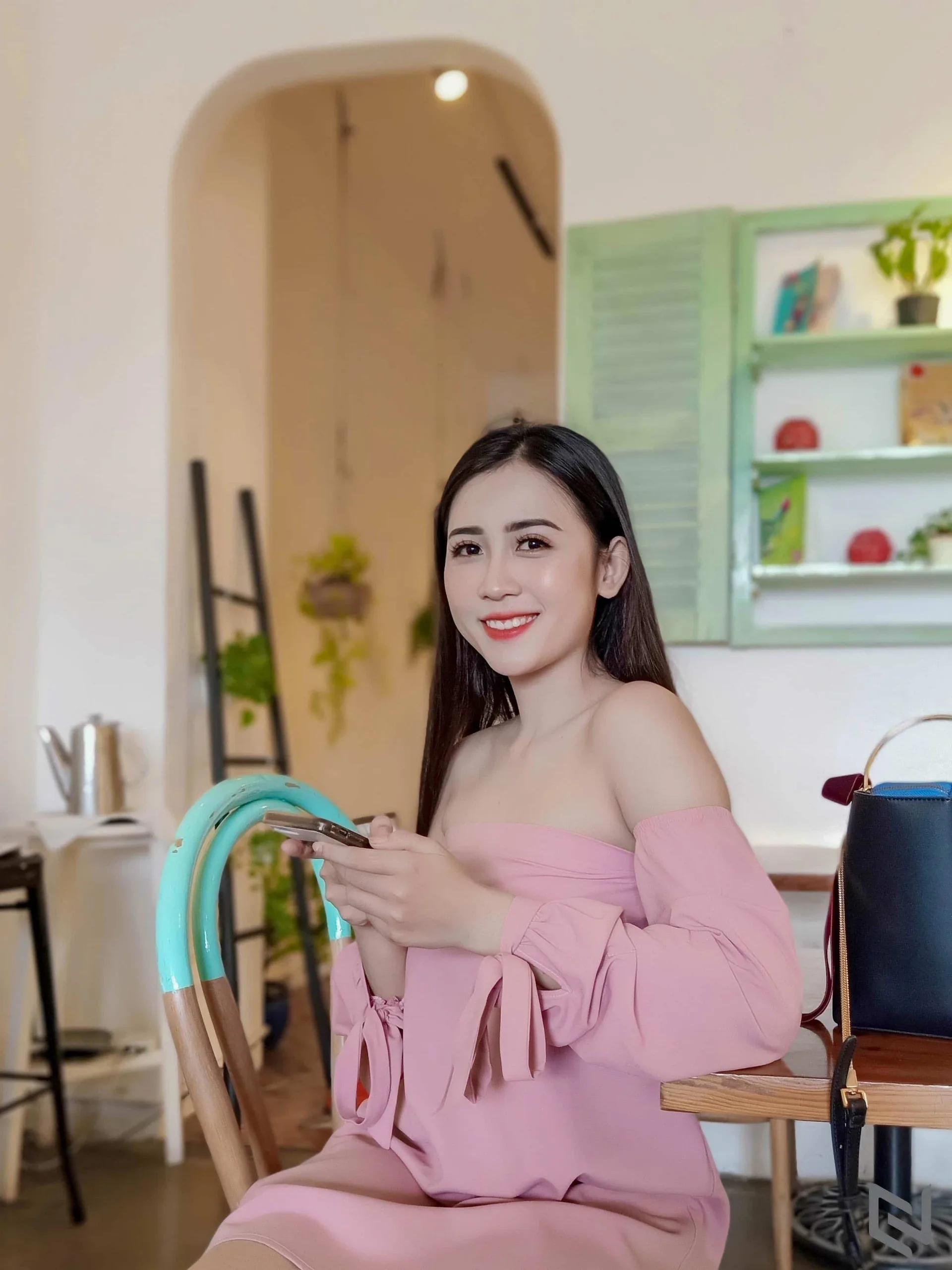 Cần gì máy ảnh khi OPPO F11 Pro đã giúp bạn chụp chân dung xoá phông ảo diệu thế này