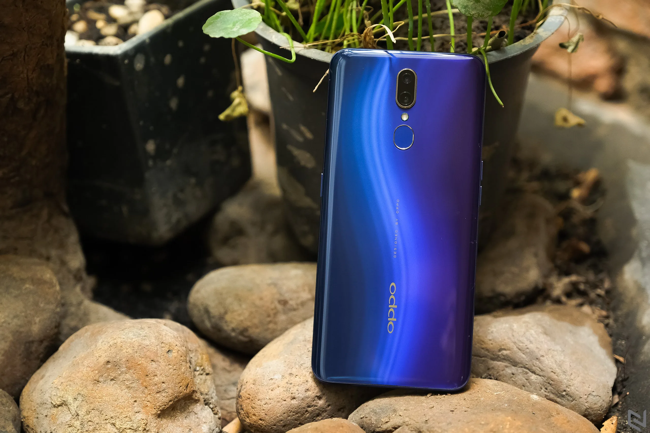 Mở hộp OPPO F11: màn hình giọt nước, màu sắc chuyển đổi đẹp mắt, giá 7.29 triệu