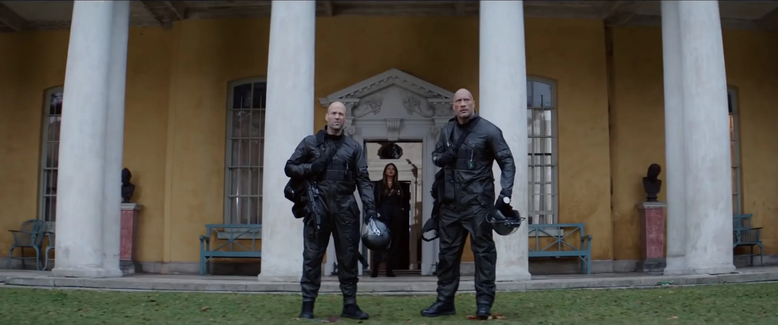 Mãn nhãn với gần 4 phút trailer Fast & Furious: Hobbs & Shaw, cháy nổ - khói lửa liên tục