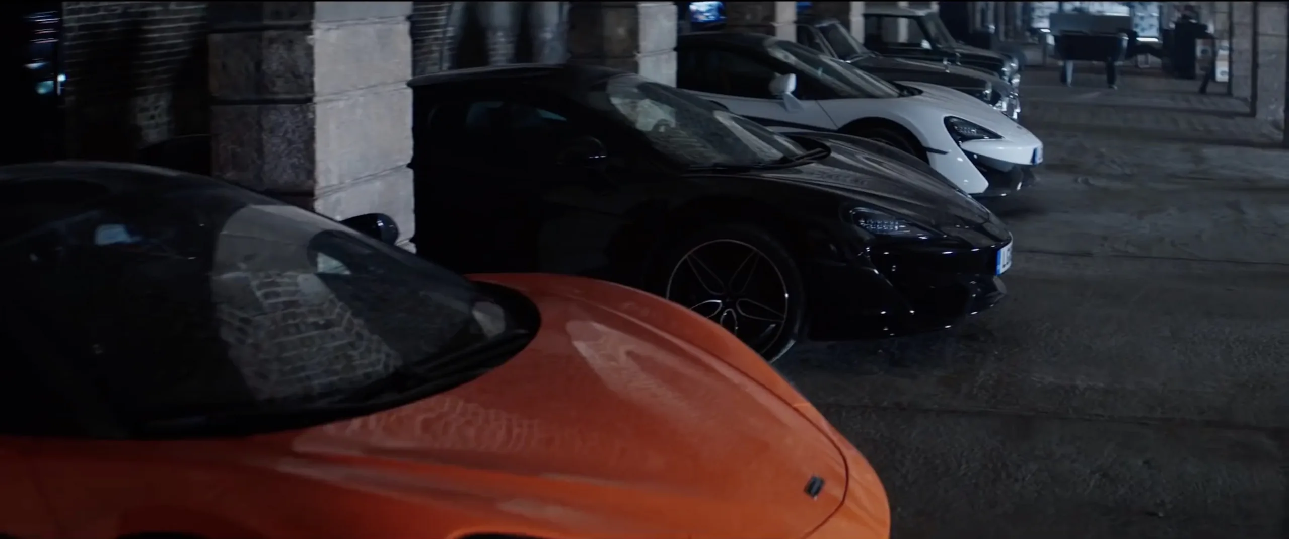 Mãn nhãn với gần 4 phút trailer Fast & Furious: Hobbs & Shaw, cháy nổ - khói lửa liên tục