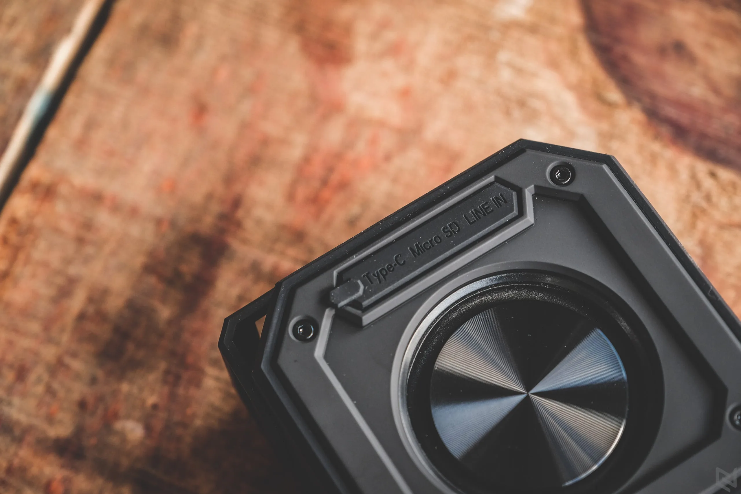 Đánh giá loa bluetooth Tronsmart Element Groove: nhỏ gọn, mạnh mẽ, giá mềm