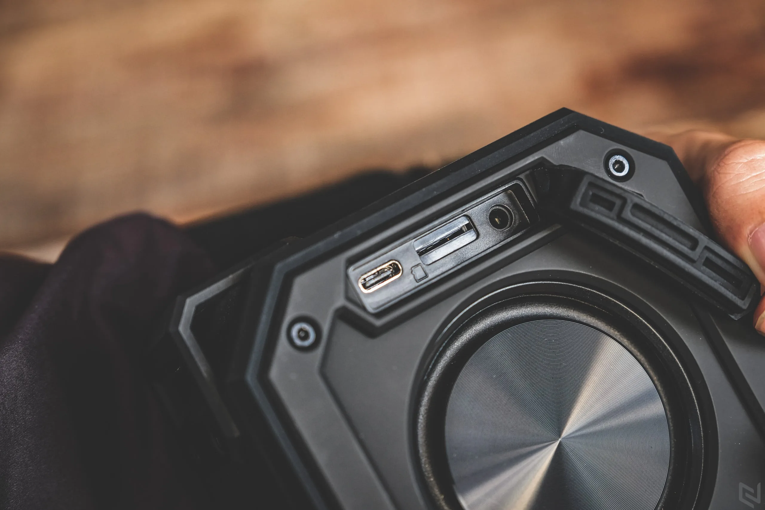Đánh giá loa bluetooth Tronsmart Element Groove: nhỏ gọn, mạnh mẽ, giá mềm