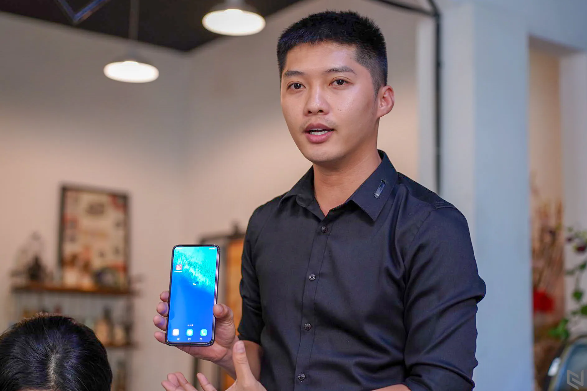 Vivo mang smartphone concept Vivo Apex đến Việt Nam, không nút vật lý, không cổng kết nối