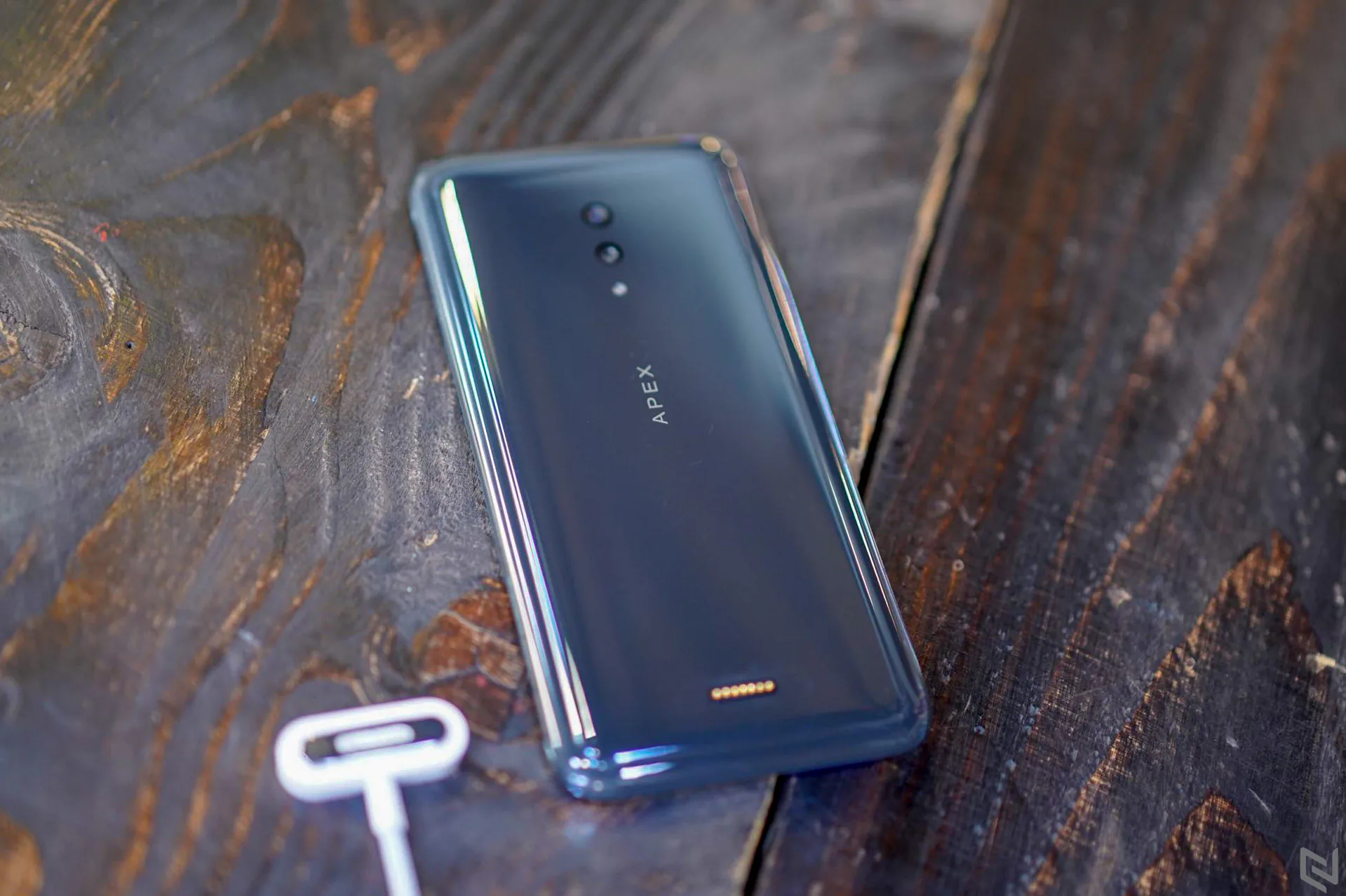 Vivo mang smartphone concept Vivo Apex đến Việt Nam, không nút vật lý, không cổng kết nối