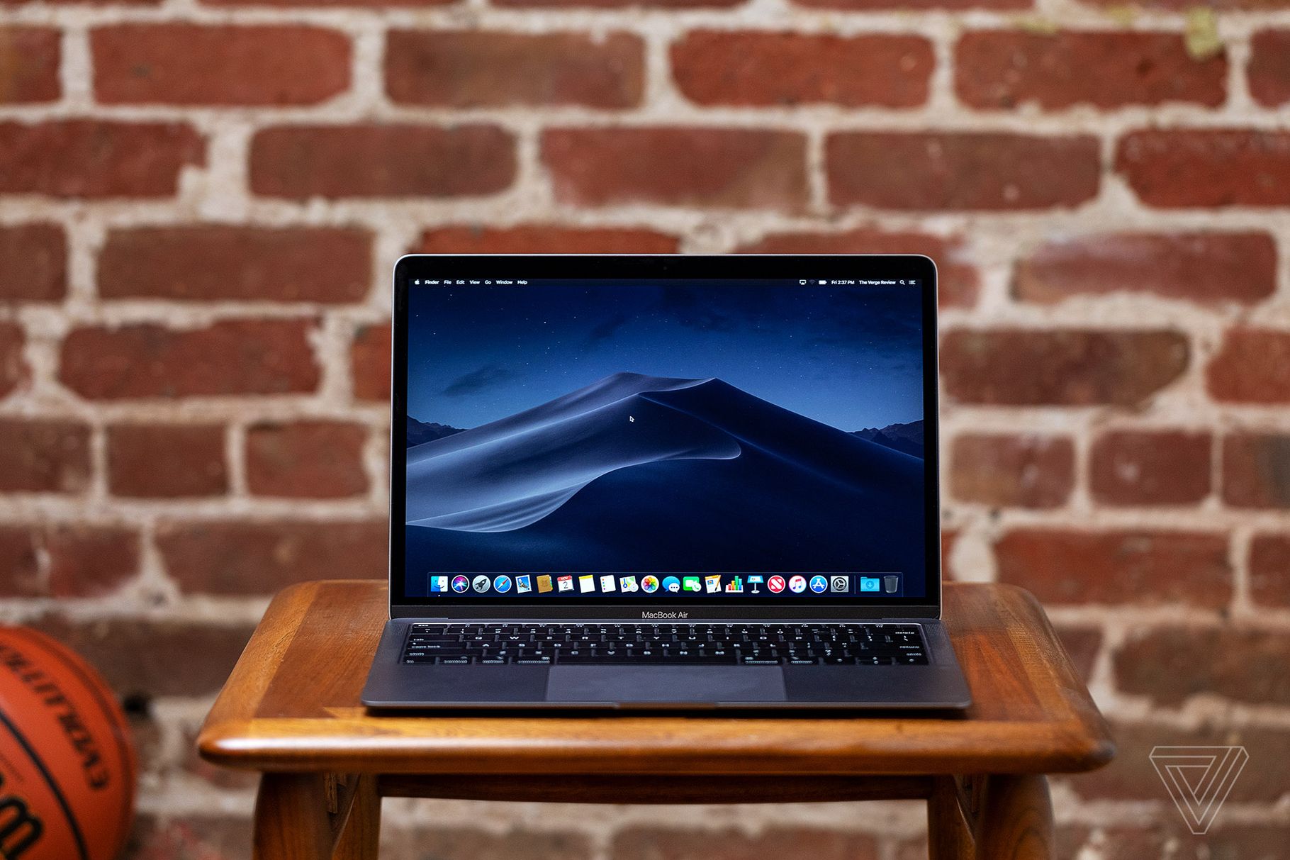 Độ sáng màn hình MacBook Air 2018 thấp, Apple tăng thêm 100 nits thông qua bản cập nhật macOS 10.14.4