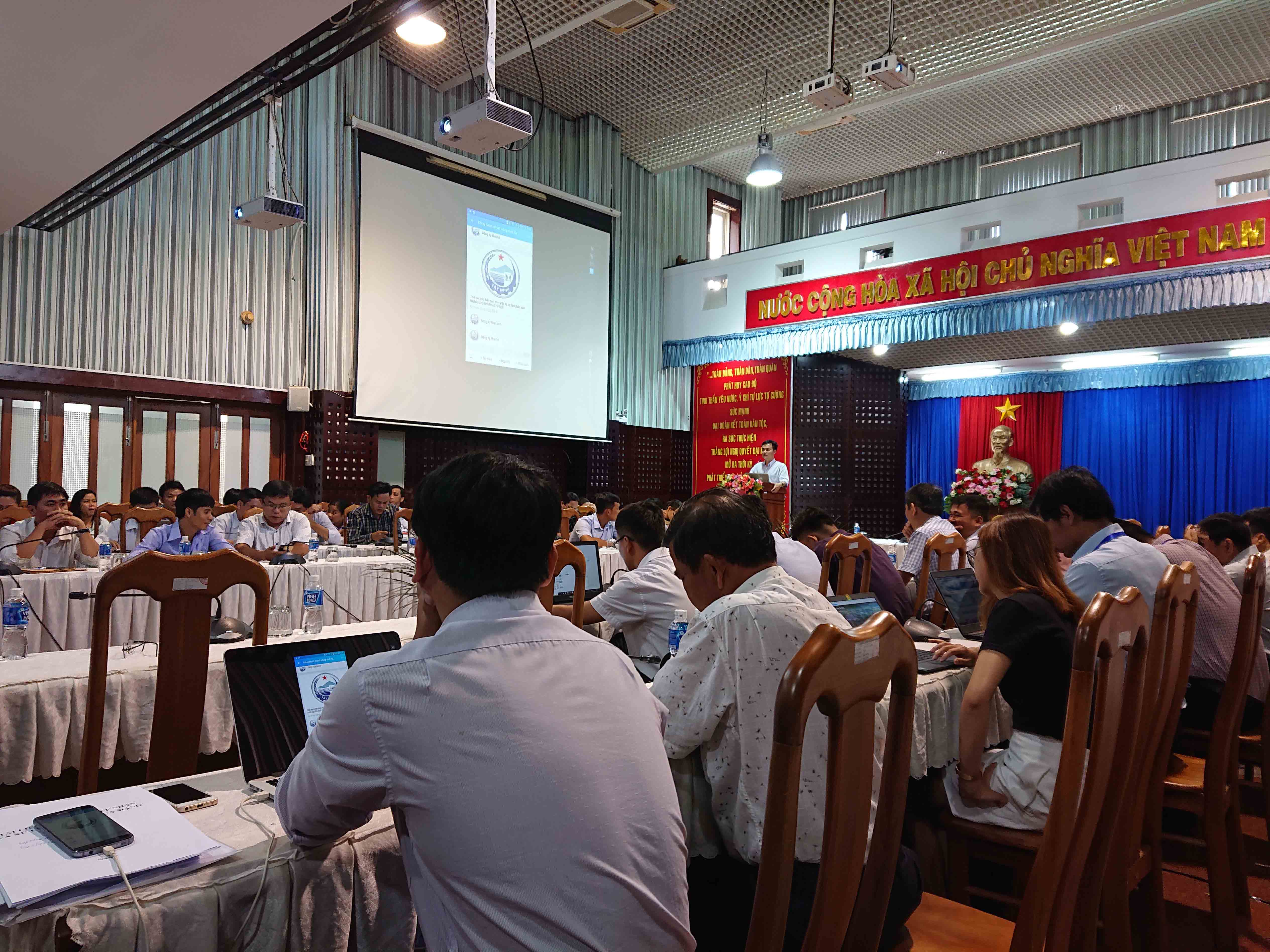 Gần 500 cán bộ Tây Ninh tập huấn tiếp nhận và xử lý thủ tục hành chính kiểu mới