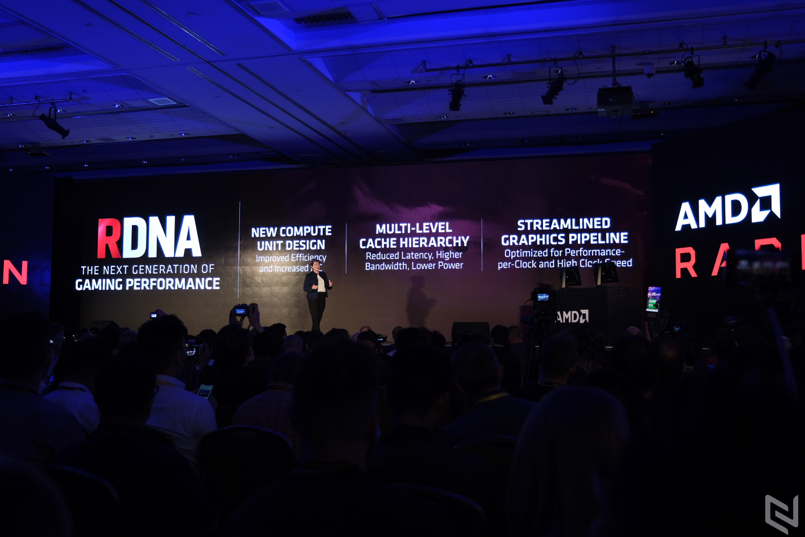 AMD ra mắt GPU dựa trên công nghệ Navi tiến trình 7nm đầu tiên - Radeon RX 5700 cho hiệu năng hơn RTX 2070 10%