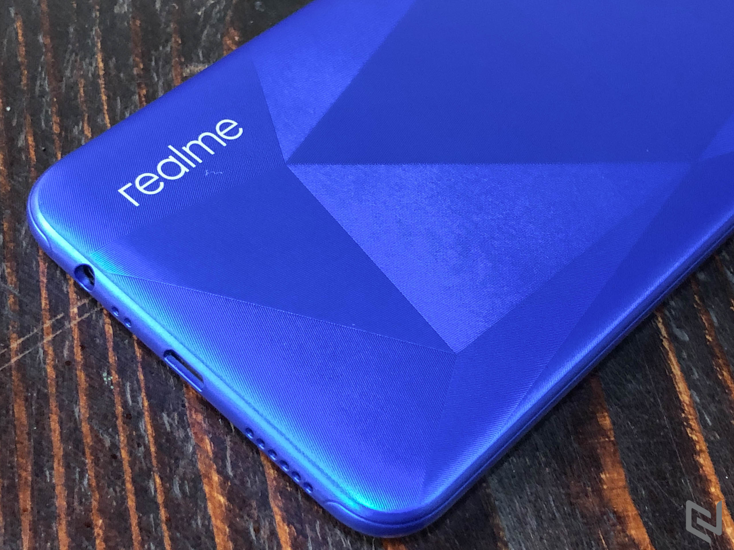 Realme hé lộ về một smartphone với 4 camera sau, độ phân giải lên đến 64MP