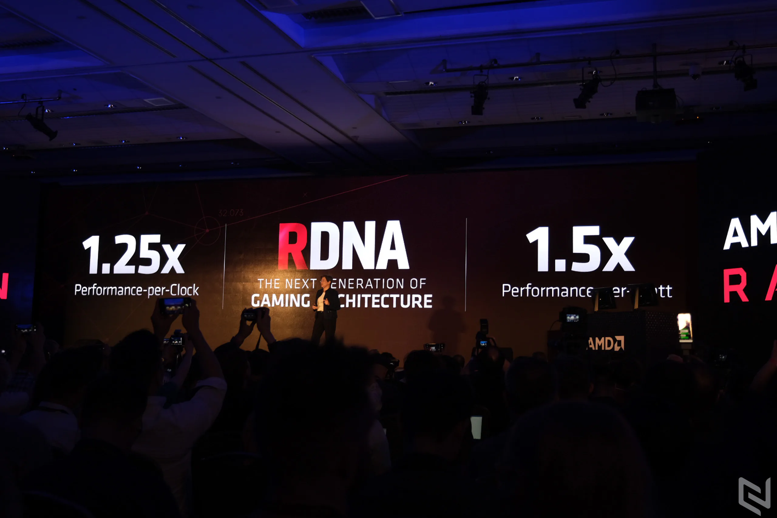 AMD ra mắt GPU dựa trên công nghệ Navi tiến trình 7nm đầu tiên - Radeon RX 5700 cho hiệu năng hơn RTX 2070 10%
