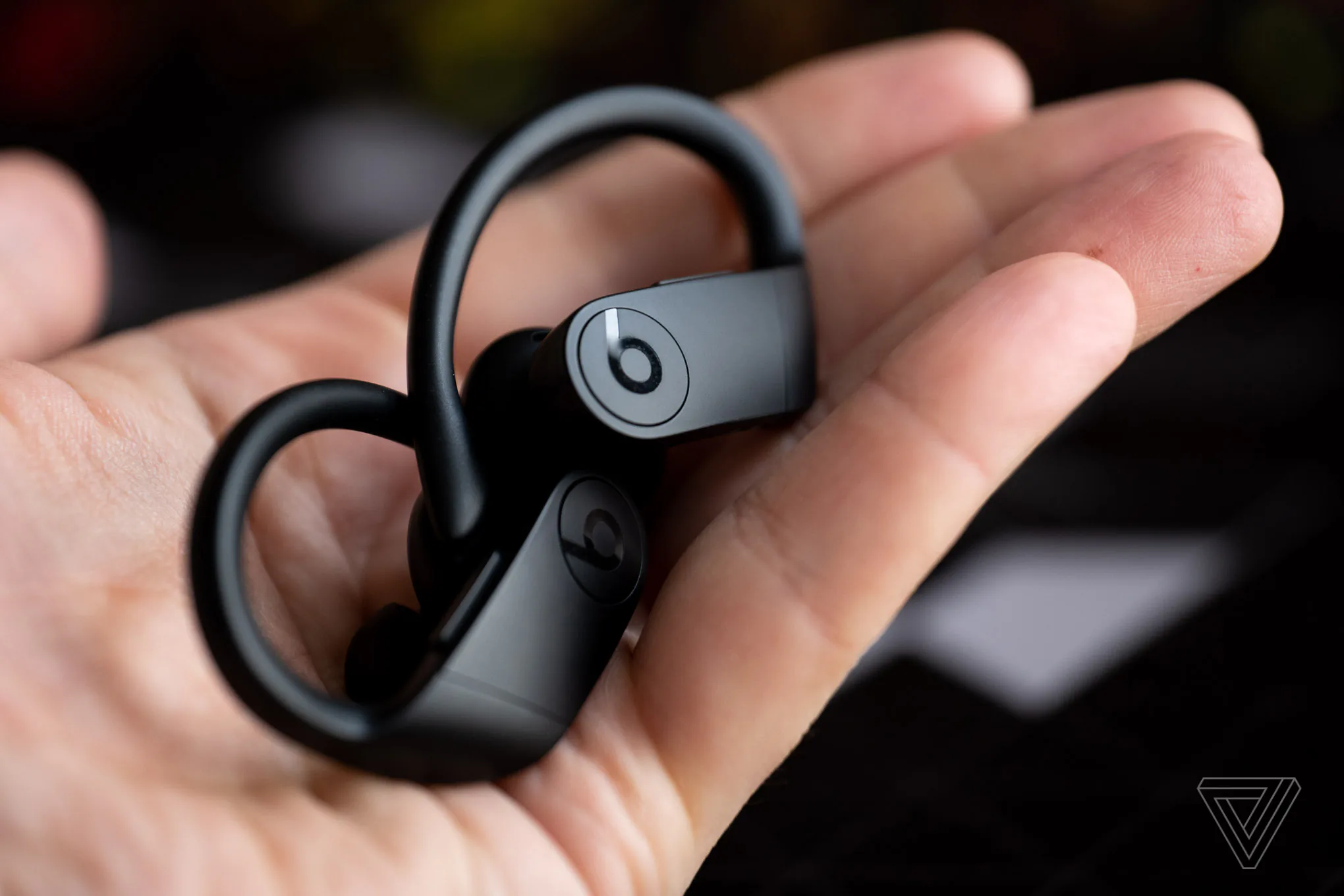 Đánh giá Powerbeats Pro: "Tai nghe không dây Beats tốt nhất hiện tại!"