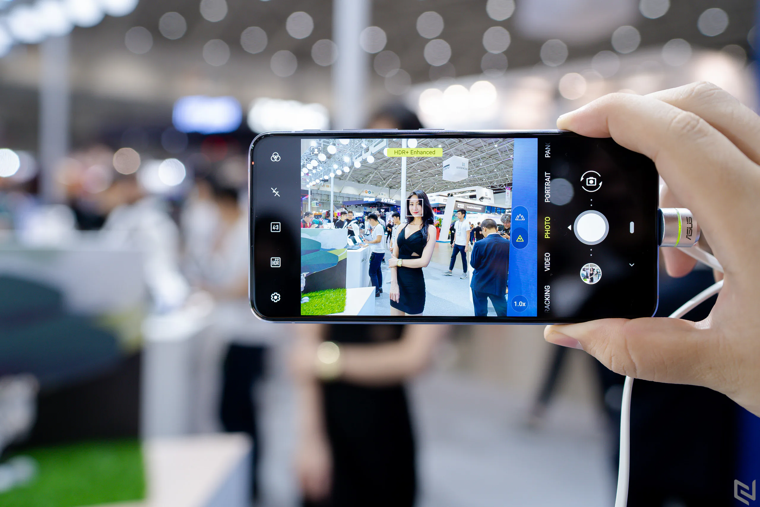 Trên tay ASUS Zenfone 6: Khác biệt với camera lật 180 độ, ngoại hình cao cấp, hiệu năng cao