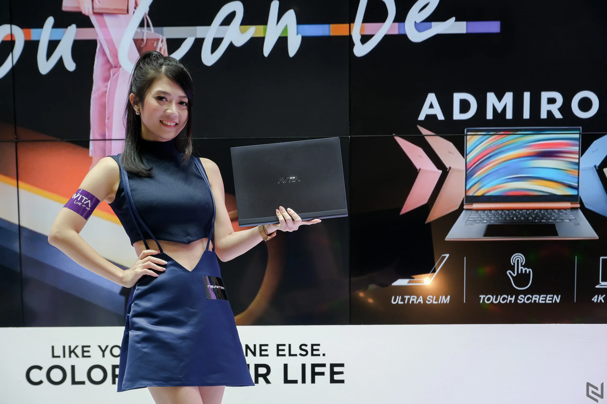 Trên tay laptop Avita Admiror tại Computex 2019, thiết kế như cuốn sổ, chỉ có 2 cổng USB-C