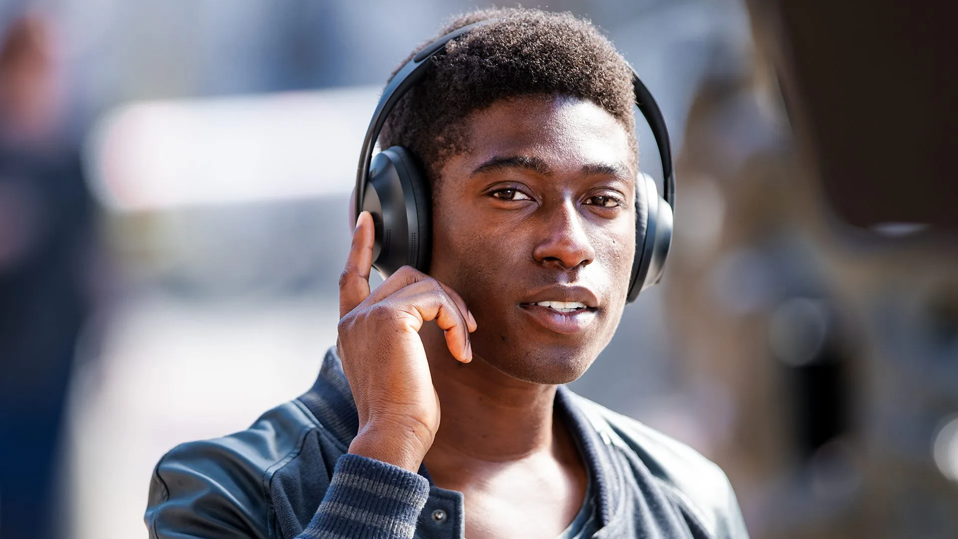 Bose Noise Cancelling Headphones 700 ra mắt: Tai nghe khử tiếng ồn giá 399 USD