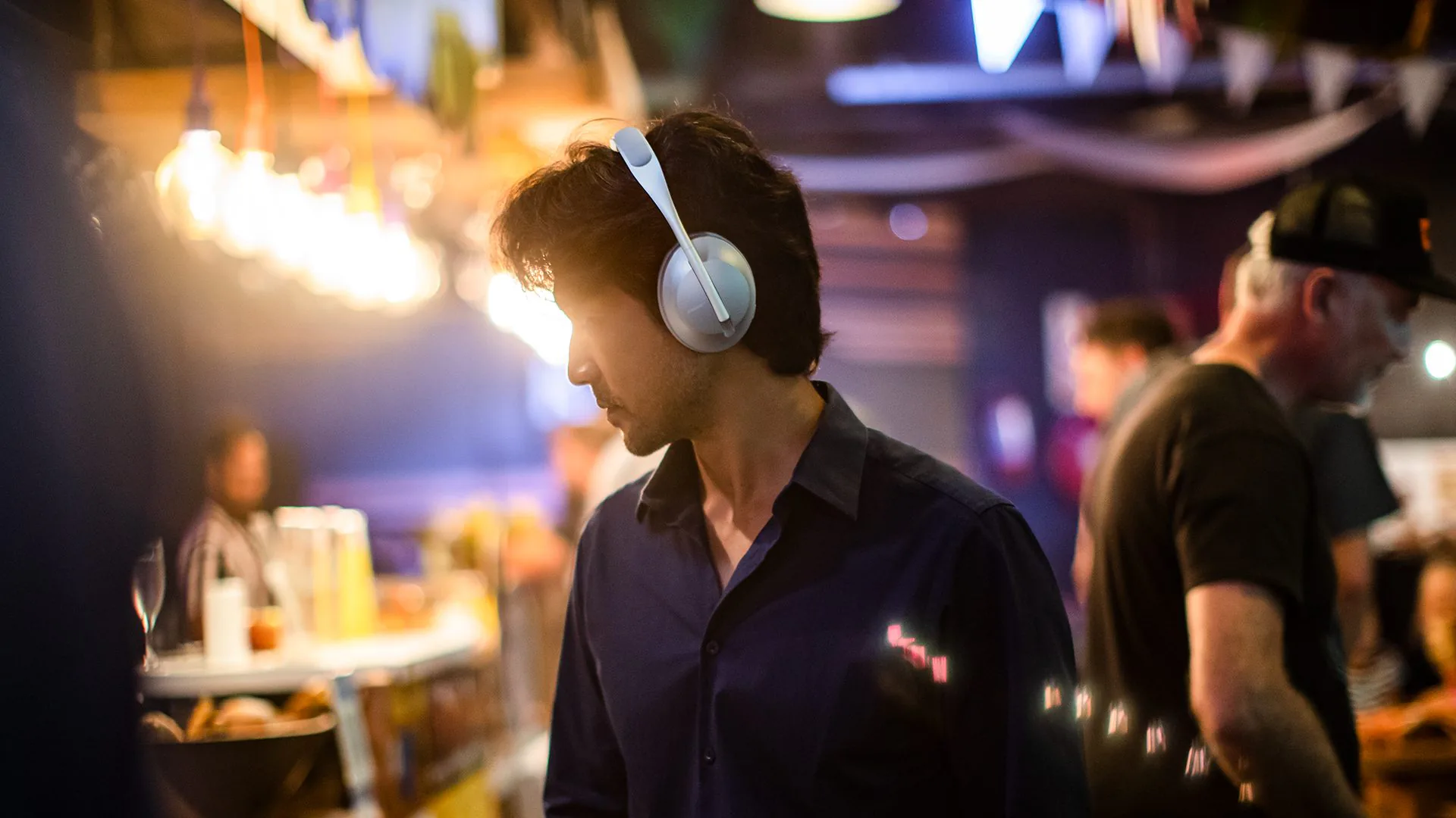 Bose Noise Cancelling Headphones 700 ra mắt: Tai nghe khử tiếng ồn giá 399 USD