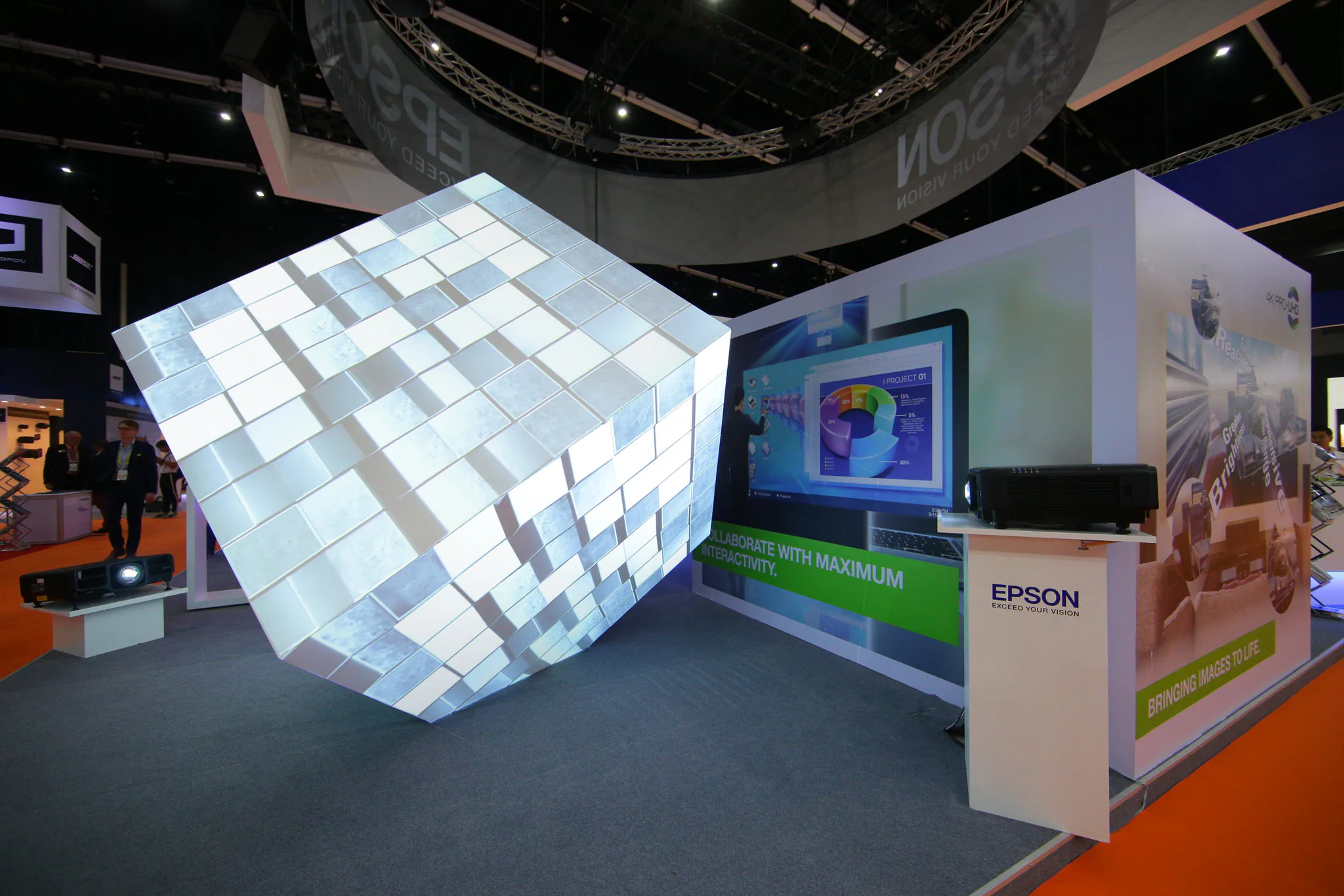 Epson ra mắt máy chiếu công nghệ 3LCD độ sáng 30,000 lumens tại Infocomm ĐNA 2019