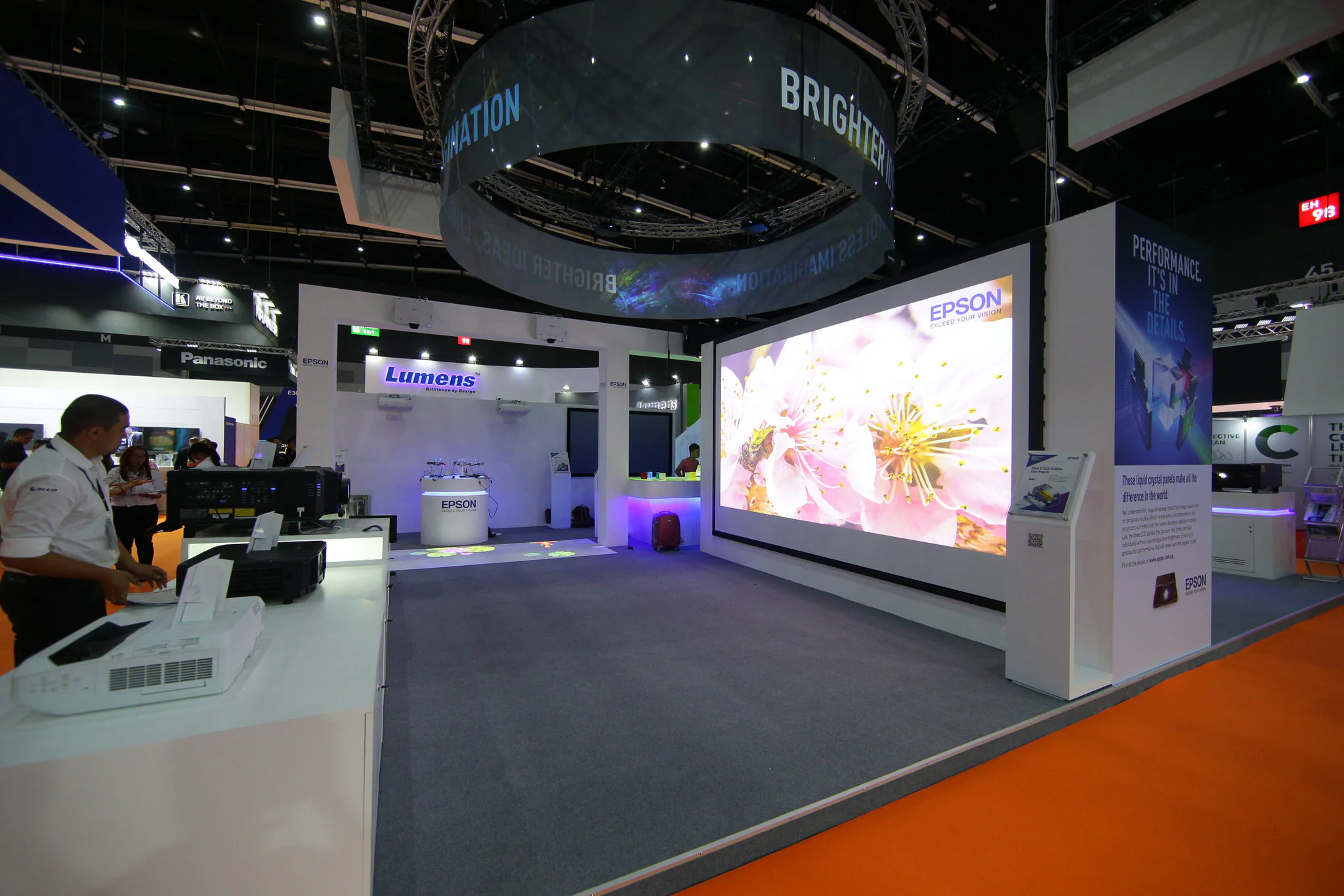 Epson ra mắt máy chiếu công nghệ 3LCD độ sáng 30,000 lumens tại Infocomm ĐNA 2019