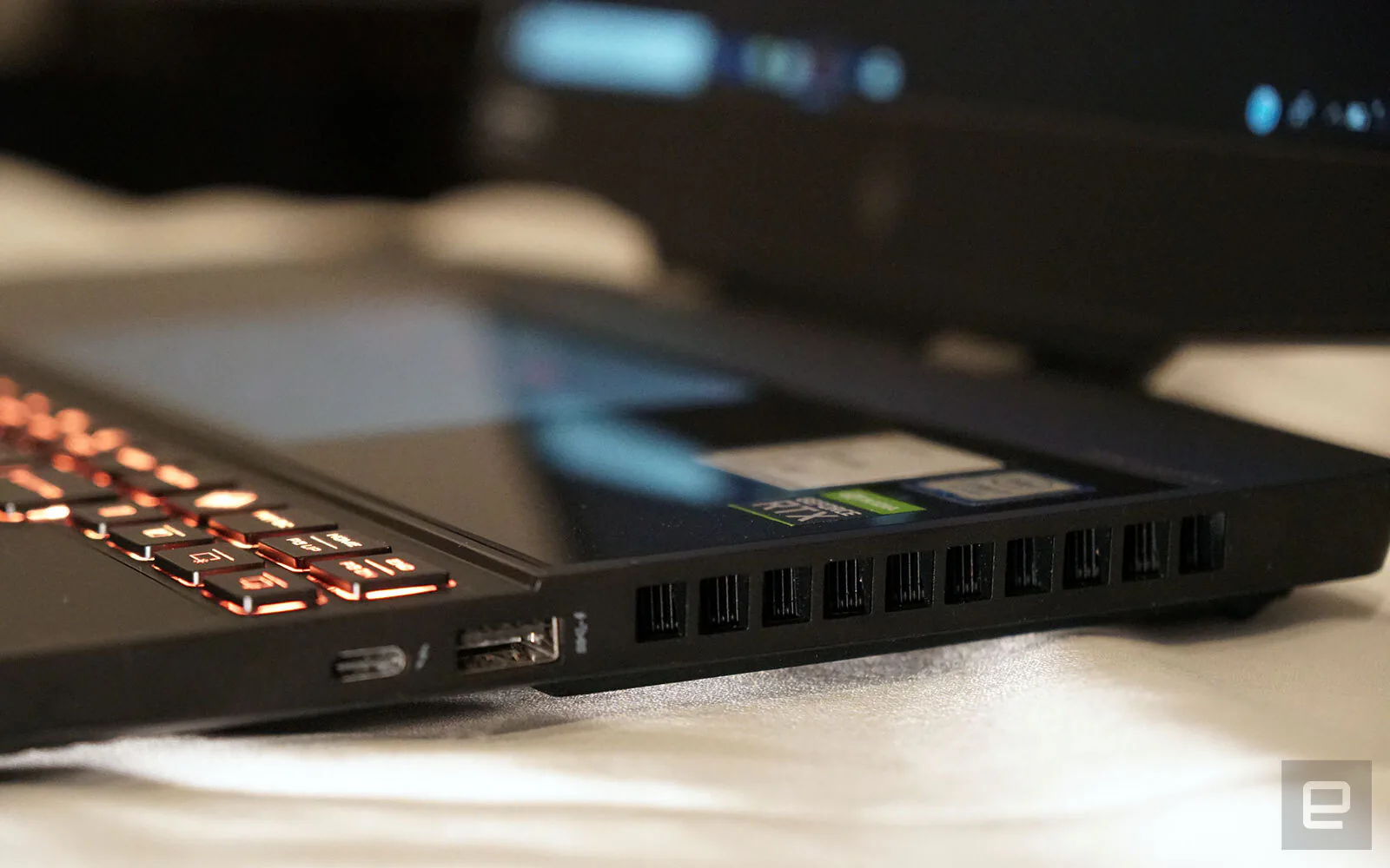 HP ra mắt laptop chơi game hai màn hình Omen X 2S 15