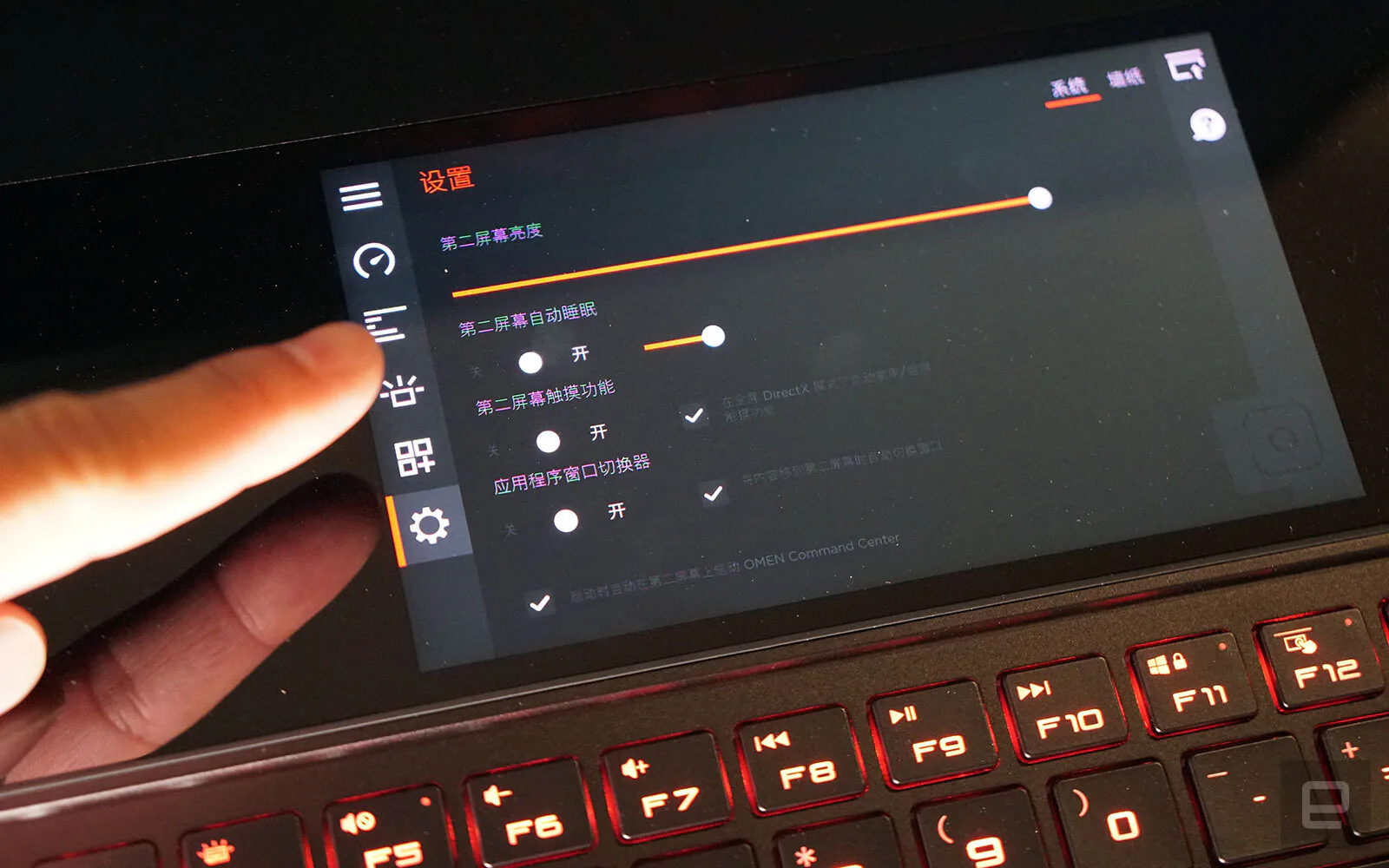 HP ra mắt laptop chơi game hai màn hình Omen X 2S 15