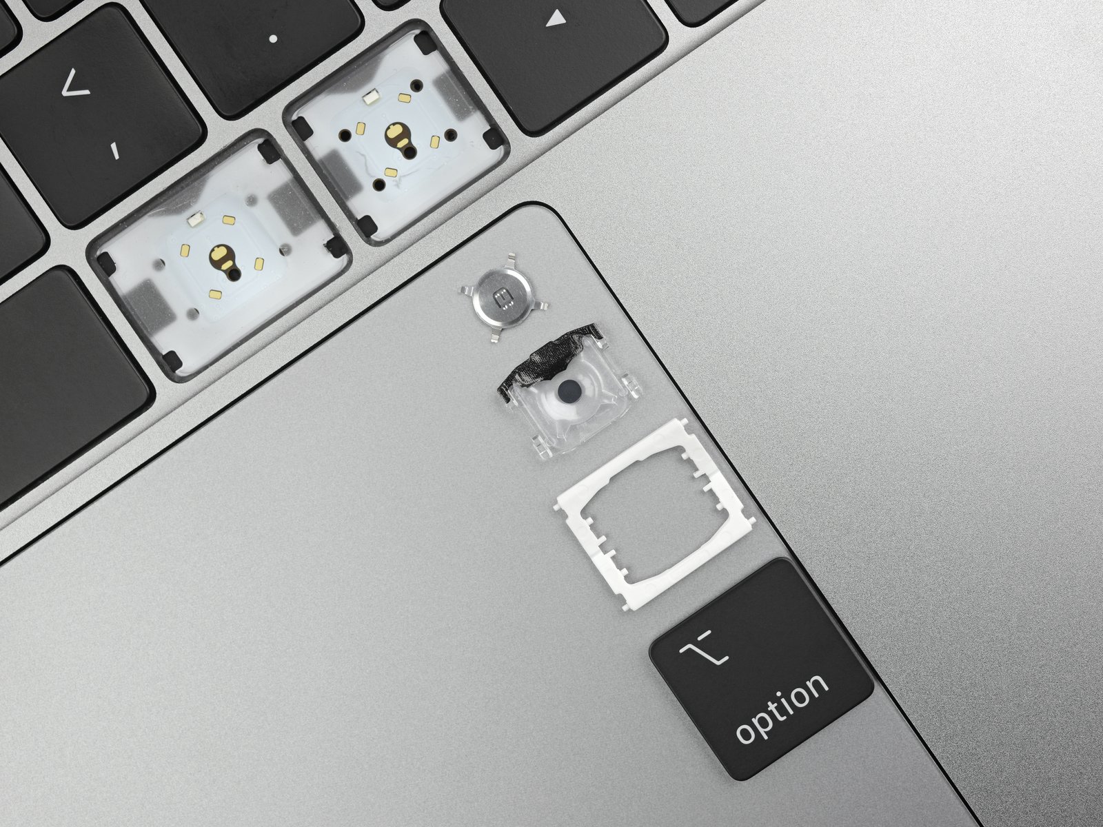 Soi kĩ hơn về vật liệu, chi tiết mới trên bàn phím MacBook Pro 2019