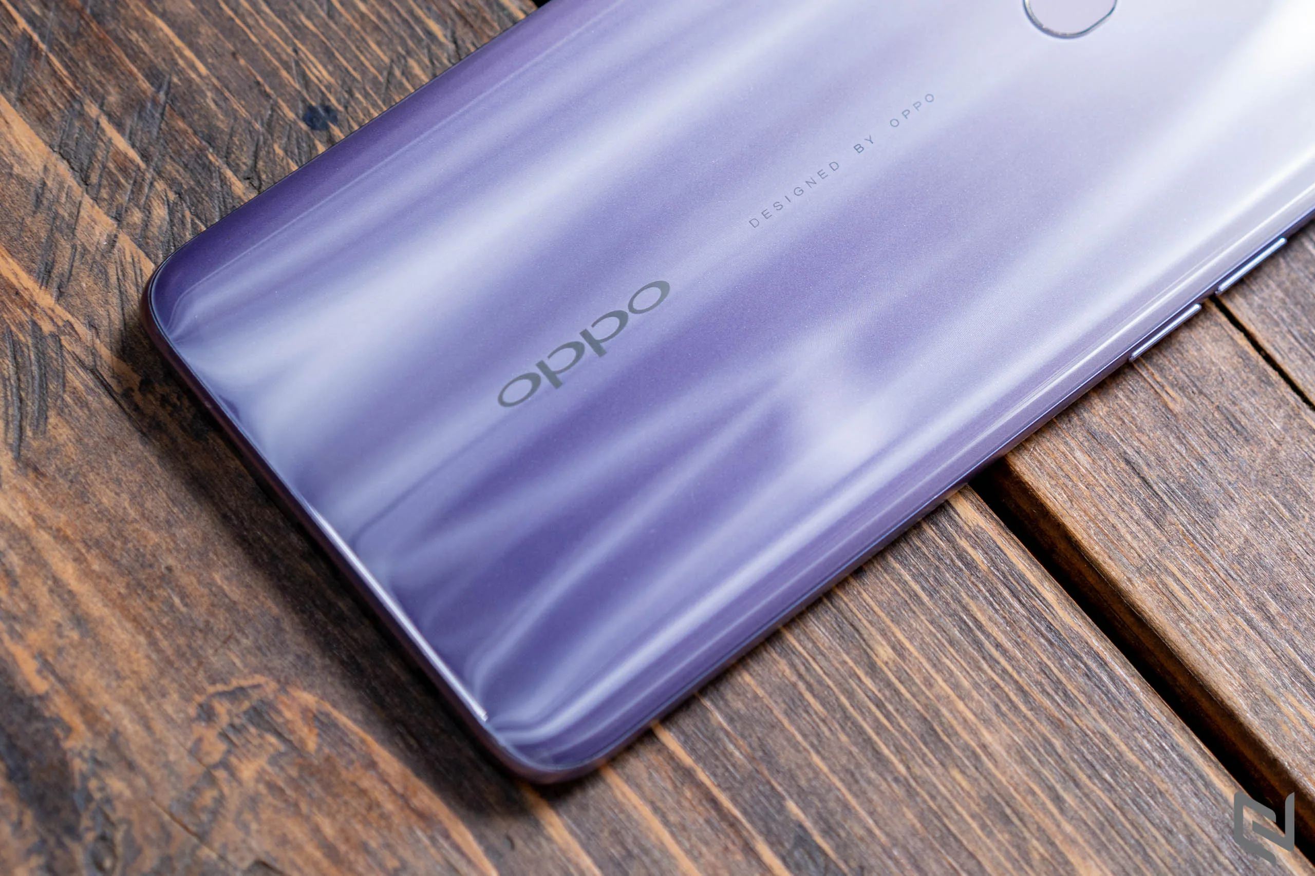 Cận cảnh OPPO F11 Pro màu Xám Tinh Vân vừa lên kệ thị trường Việt