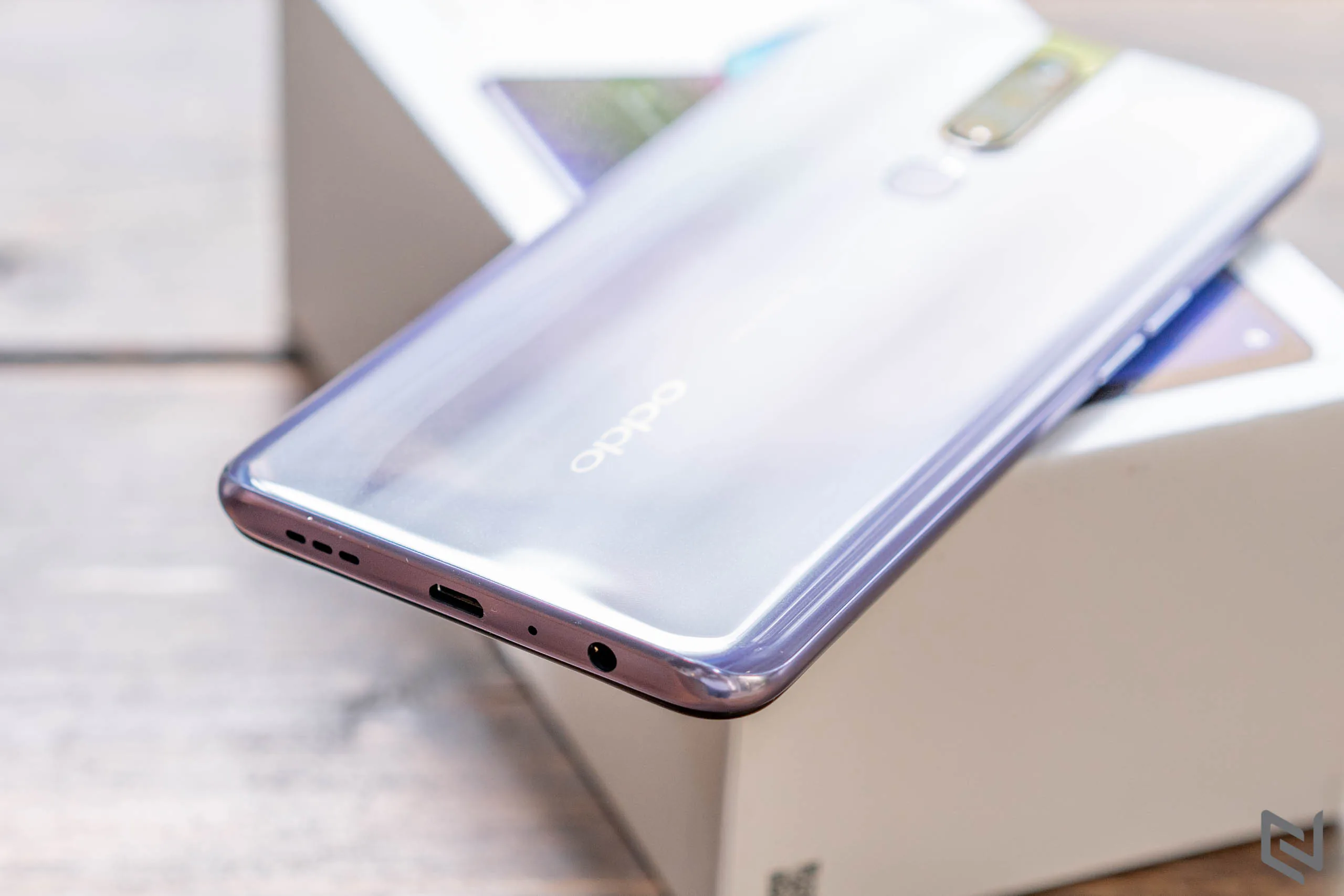 Cận cảnh OPPO F11 Pro màu Xám Tinh Vân vừa lên kệ thị trường Việt