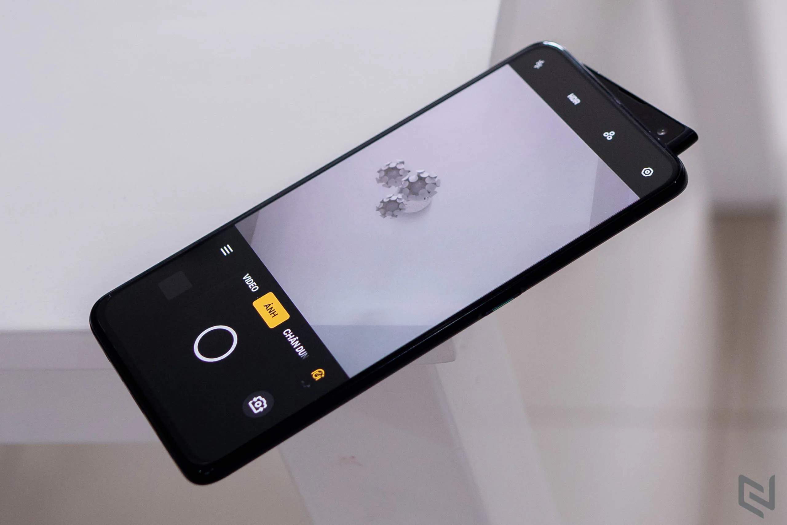 Mở hộp OPPO Reno: đẹp từ hộp bên ngoài đến máy bên trong, camera selfie vây cá độc nhất vô nhị