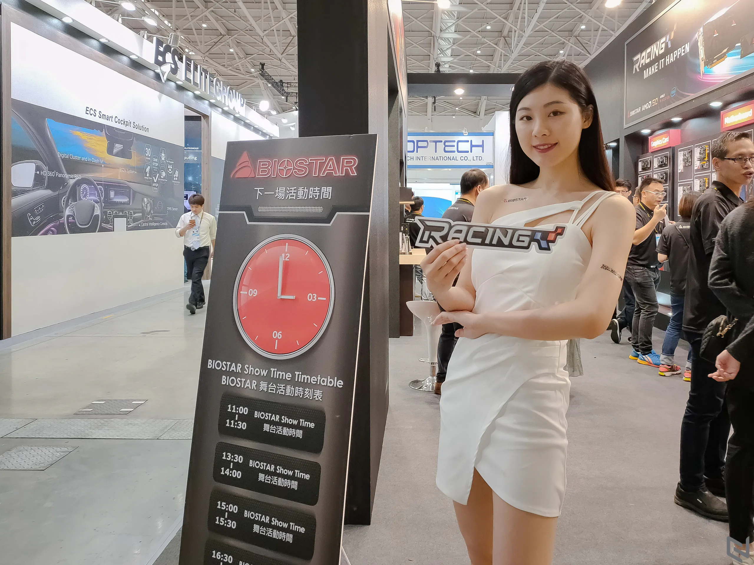Bóng hồng Computex 2019 qua ống kính OPPO Reno