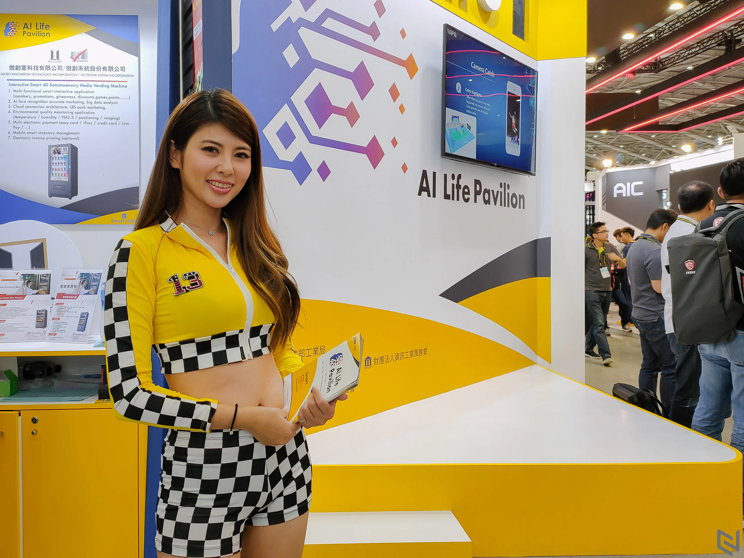 Bóng hồng Computex 2019 qua ống kính OPPO Reno