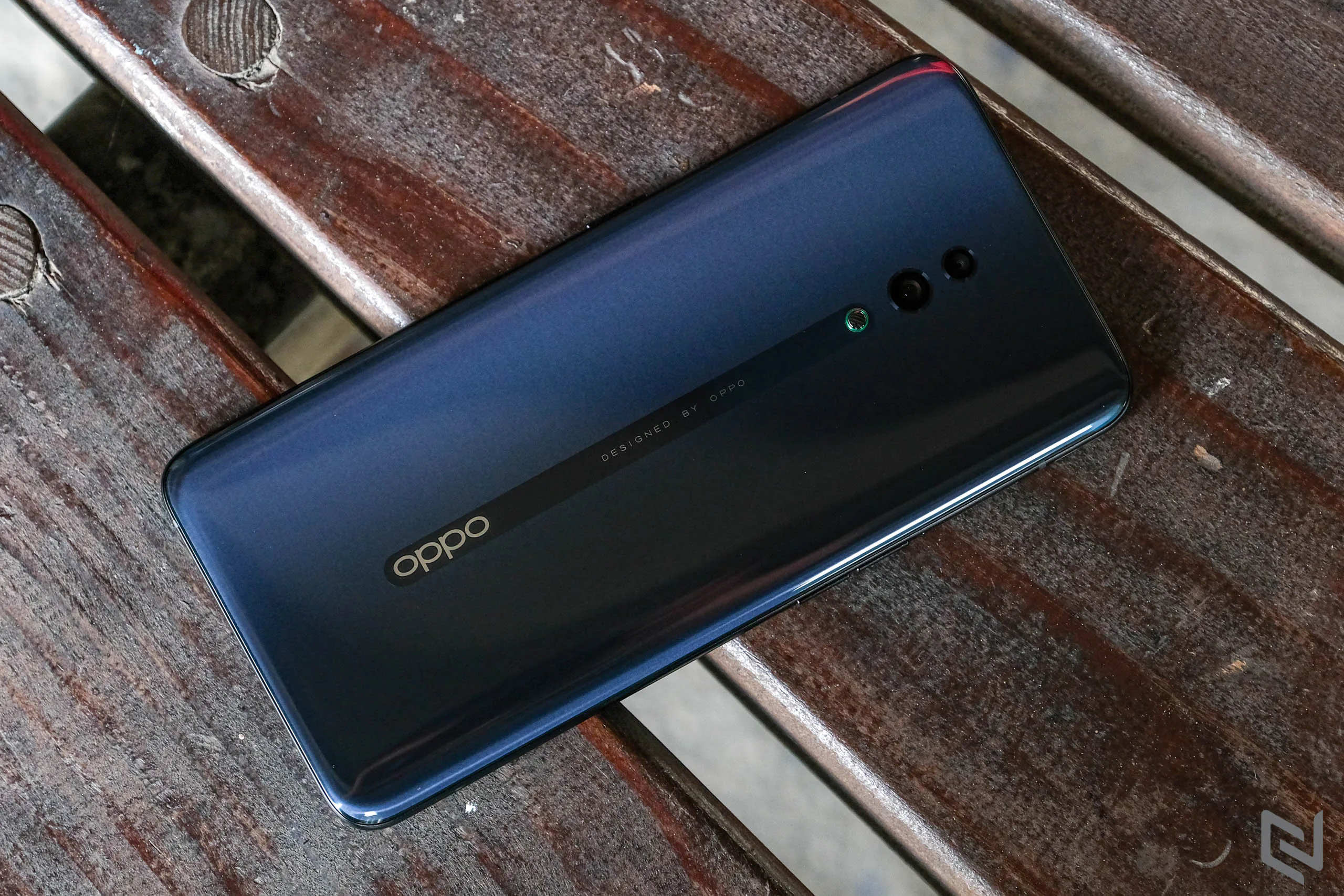 Mở hộp OPPO Reno: đẹp từ hộp bên ngoài đến máy bên trong, camera selfie vây cá độc nhất vô nhị