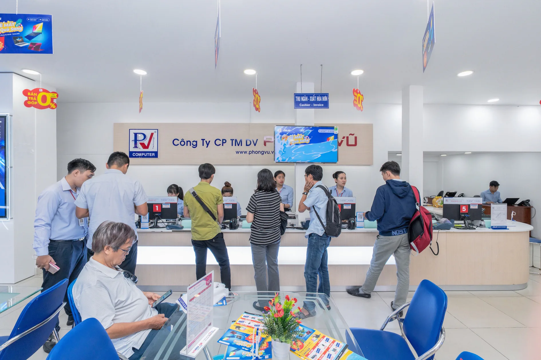 Phong Vũ tung chương trình khuyến mãi “shock” nhất mùa hè