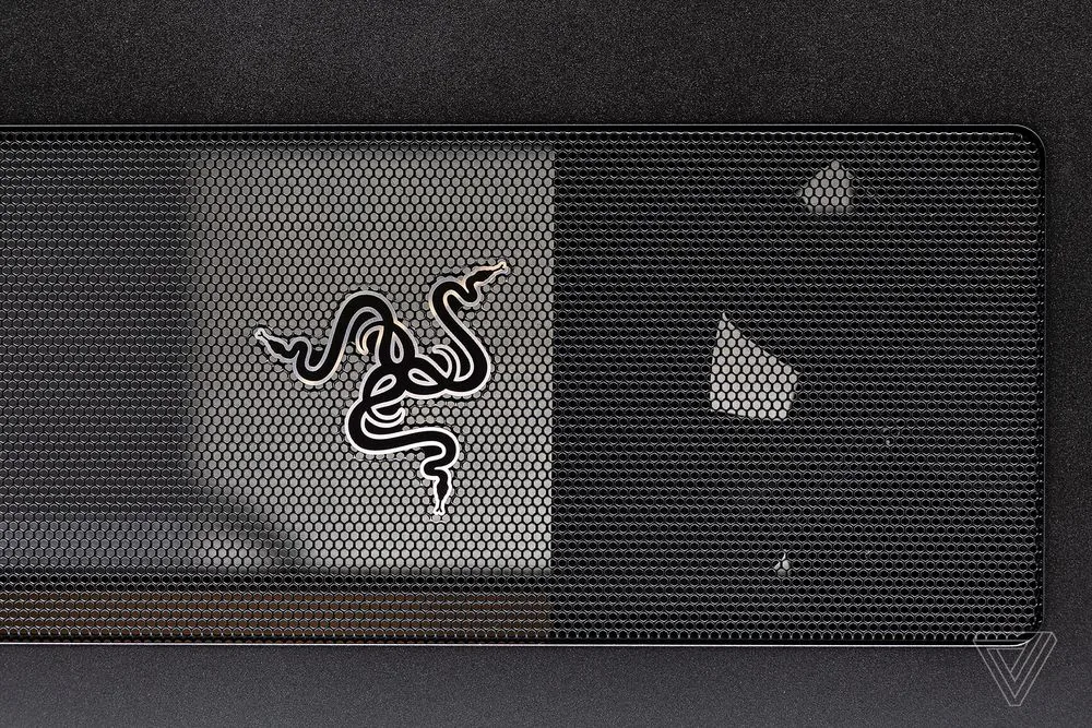 Đánh giá eGPU Razer Core X Chroma: đầy màu sắc, nhiều cổng kết nối, vẻ ngoài sang trọng