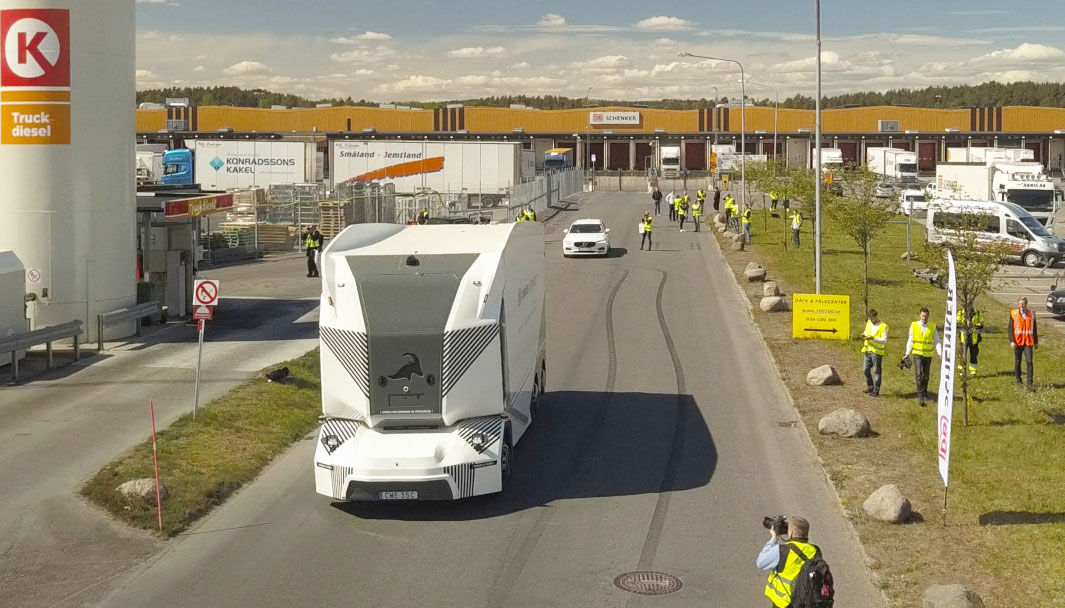 Xe tải tự hành sử dụng điện của Einride đã bắt đầu lăn bánh thử nghiệm vận chuyển tại Thuỵ Điển