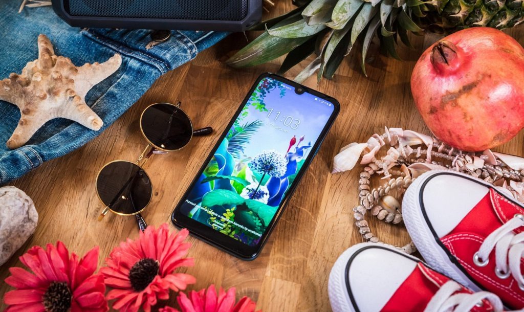 LG X6 ra mắt, smartphone tầm trung với màn hình giọt nước, 3 camera sau, giá khoảng 7 triệu