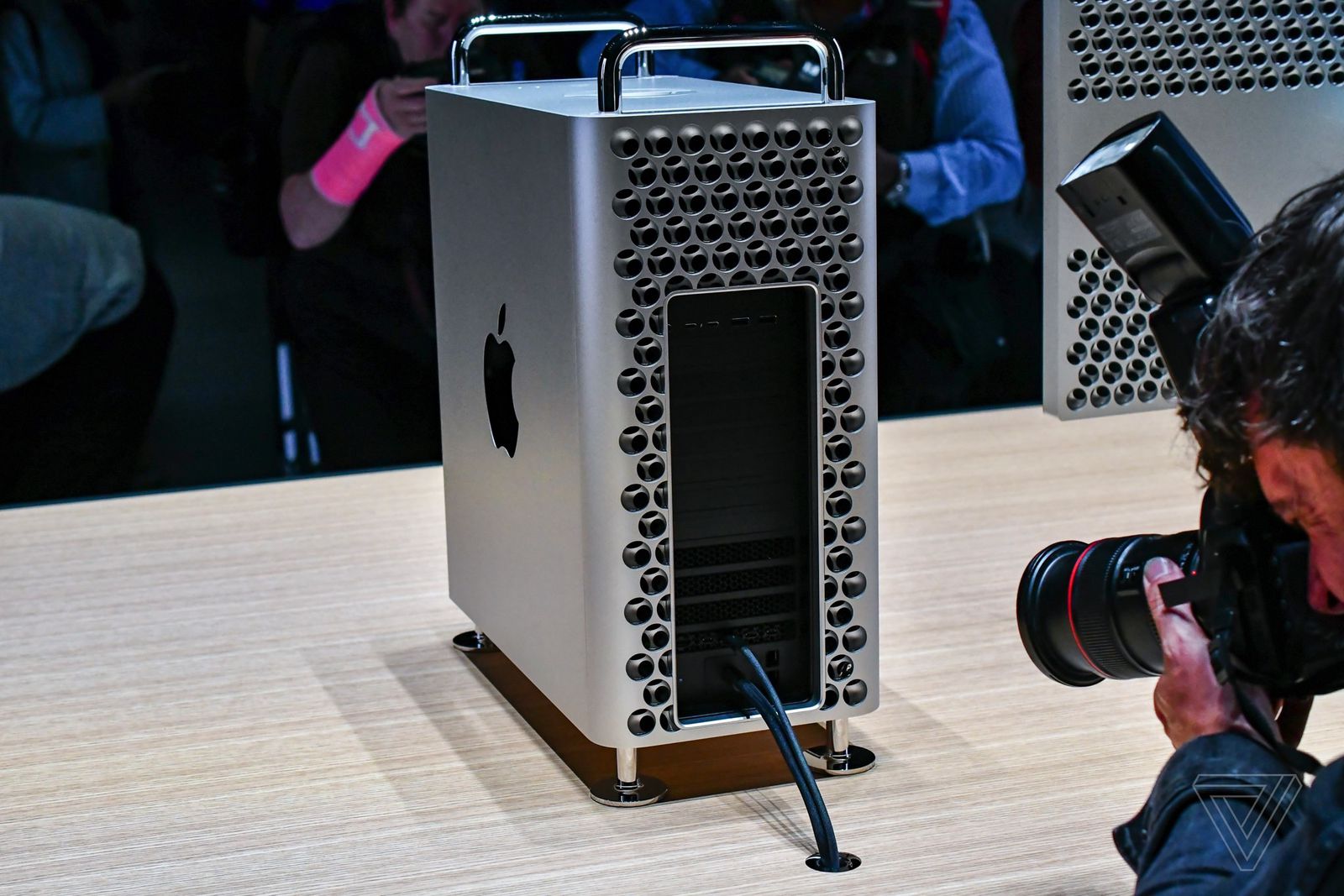 Apple quay lại thiết kế “dụng cụ bào” vì nó dễ nâng cấp hơn