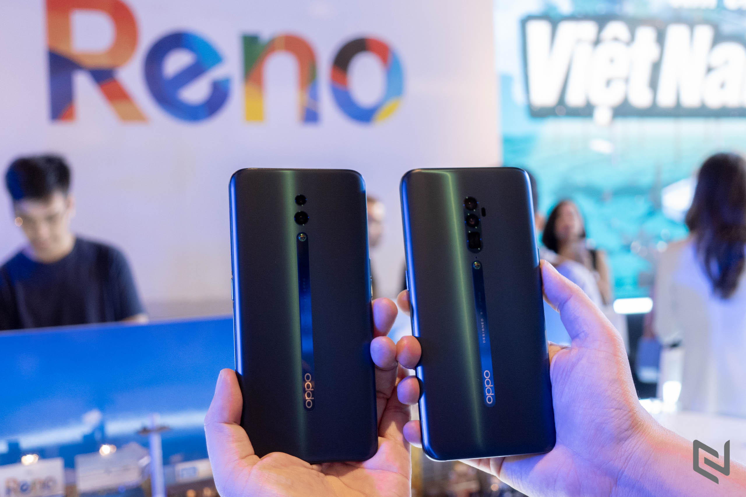 Trên tay OPPO Reno 10x Zoom tại Việt Nam: Nổi bật với camera zoom 10x, giá 21 triệu
