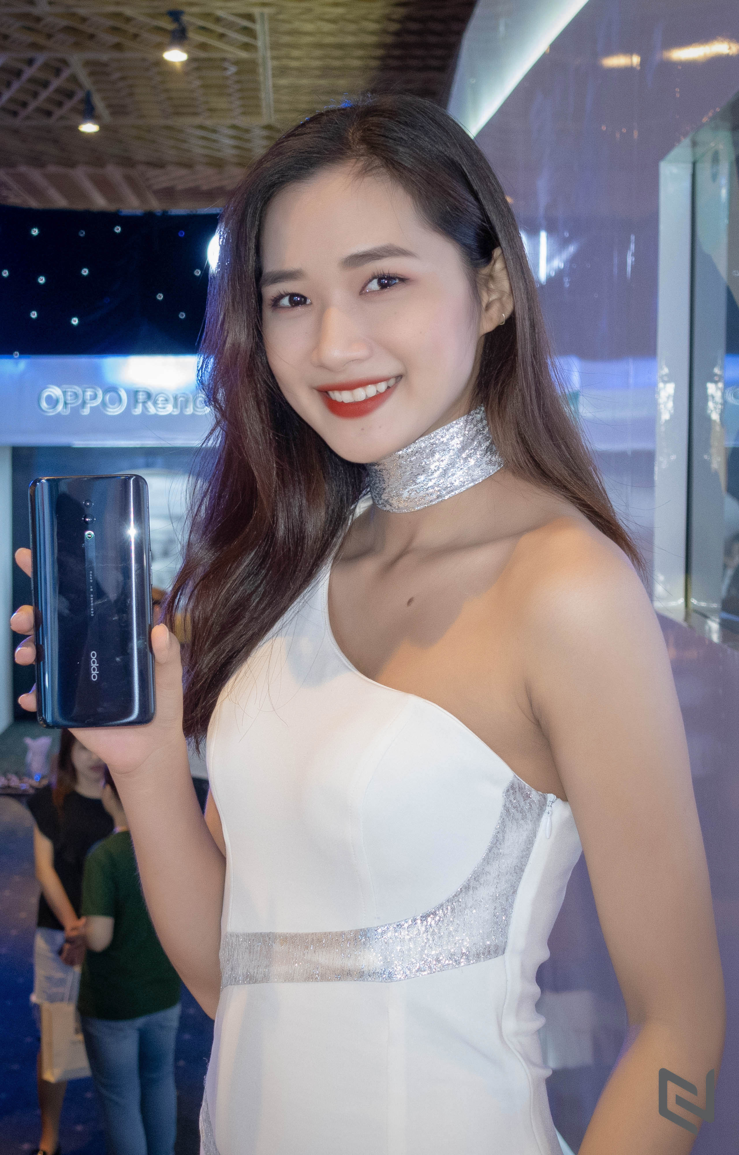 OPPO Reno series ra mắt thị trường Việt: Camera selfie vây cá mập, cấu hình đầu bảng, giá từ 13 triệu đồng