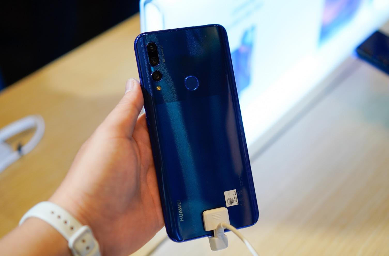 Huawei chính thức ra mắt Y9 Prime 2019 tại Việt Nam, giá 6,490,000 VND