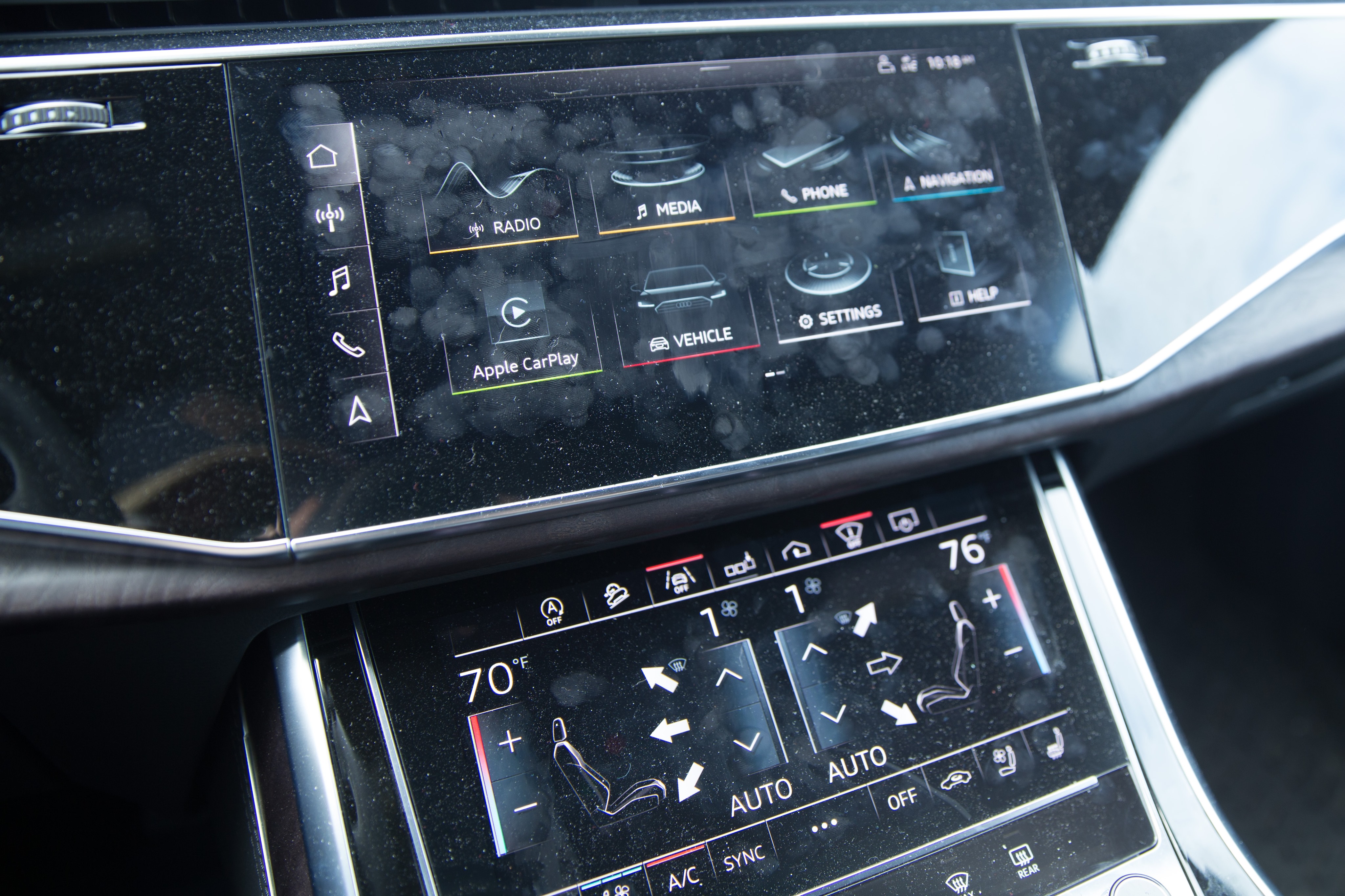 Audi Q8 với hai màn hình nhỏ trên xe là một thiết kế tuyệt vời