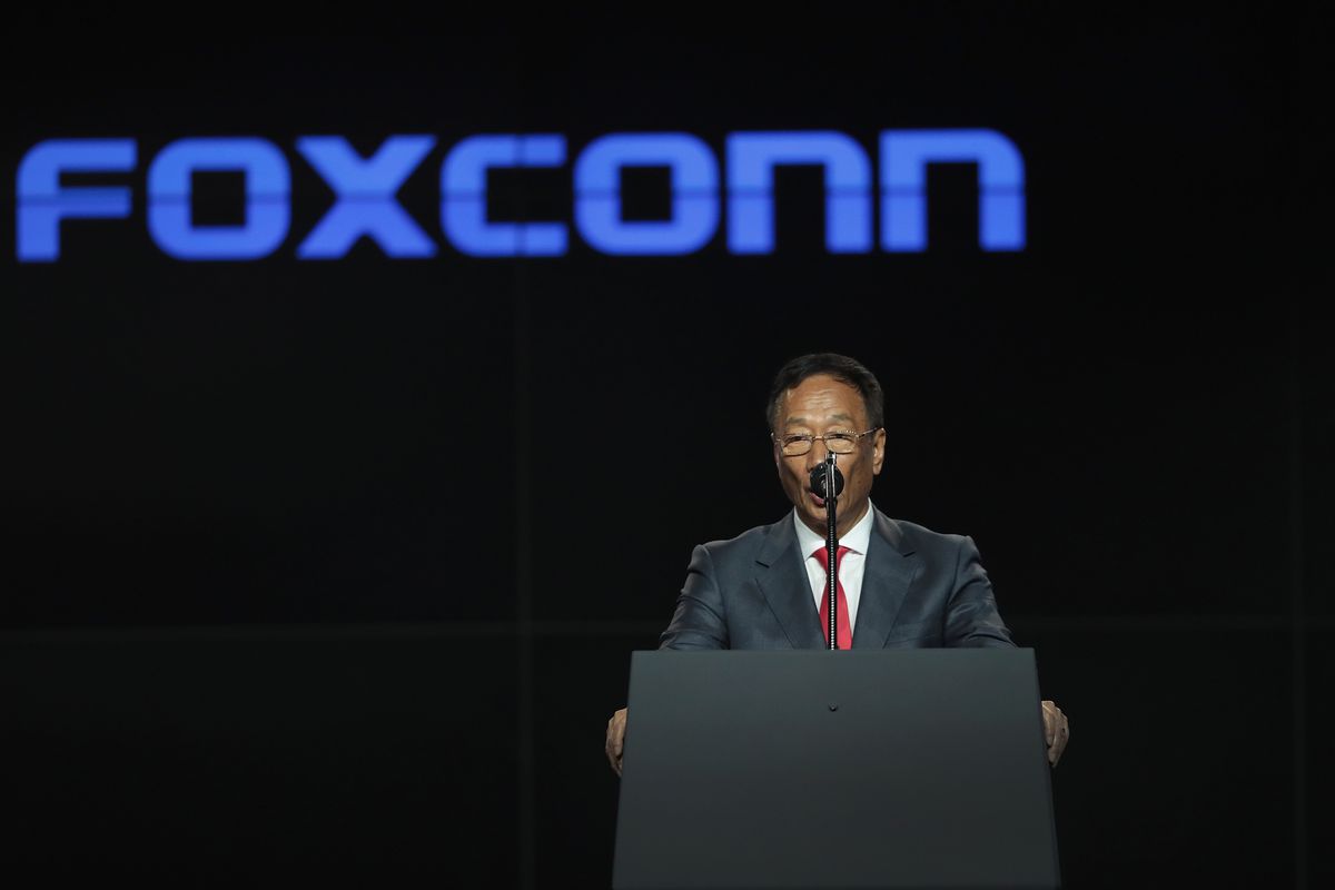 Nhà sáng lập của Foxconn kêu gọi Apple chuyển nhà máy sản xuất từ ​​Trung Quốc sang Đài Loan