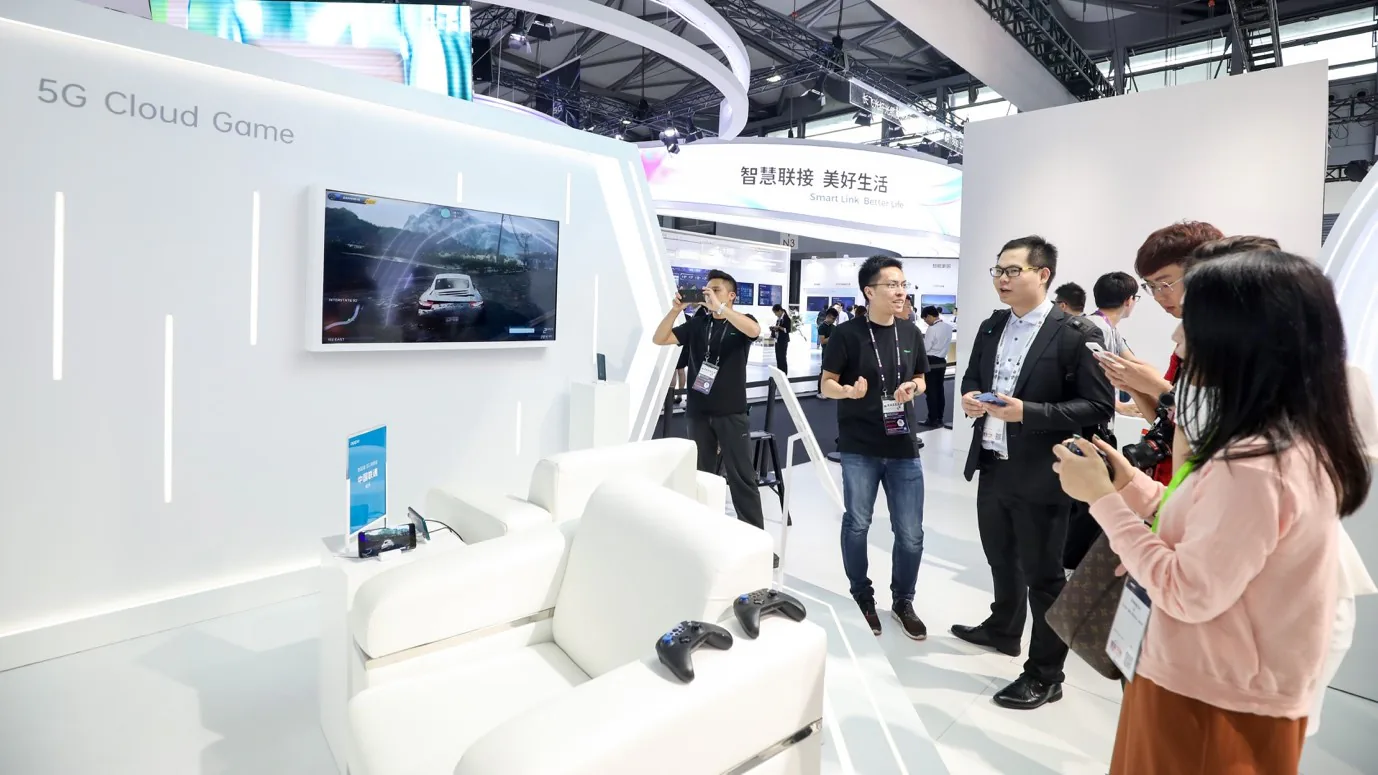 OPPO giới thiệu camera ẩn dưới màn hình và công nghệ MeshTalk - trò chuyện giữa smartphone OPPO không cần mạng