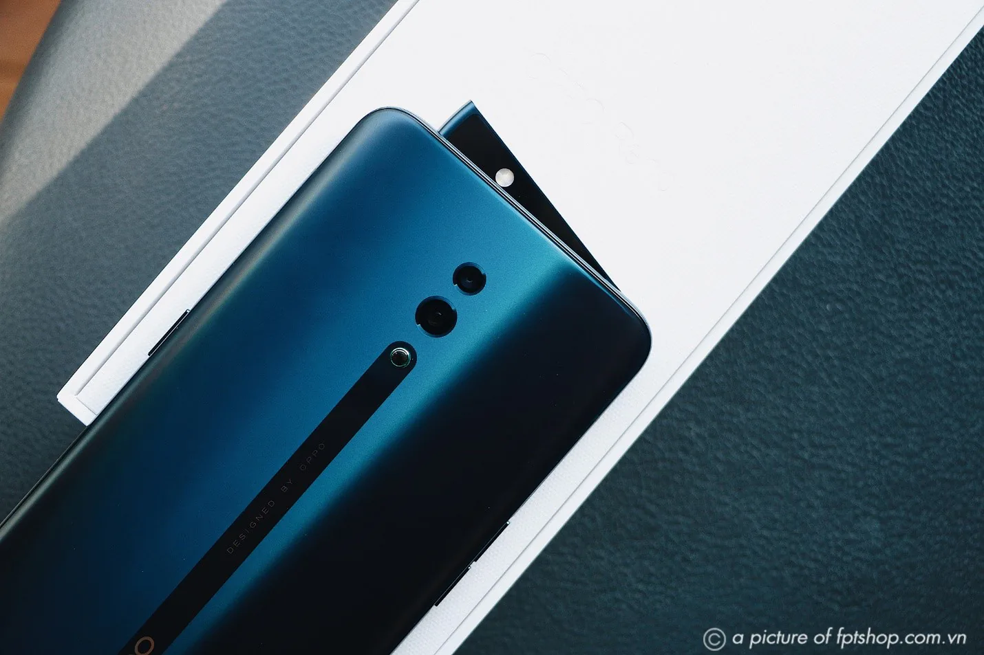 Nhận ngay loa Bluetooth cao cấp khi đặt trước OPPO Reno tại FPT Shop