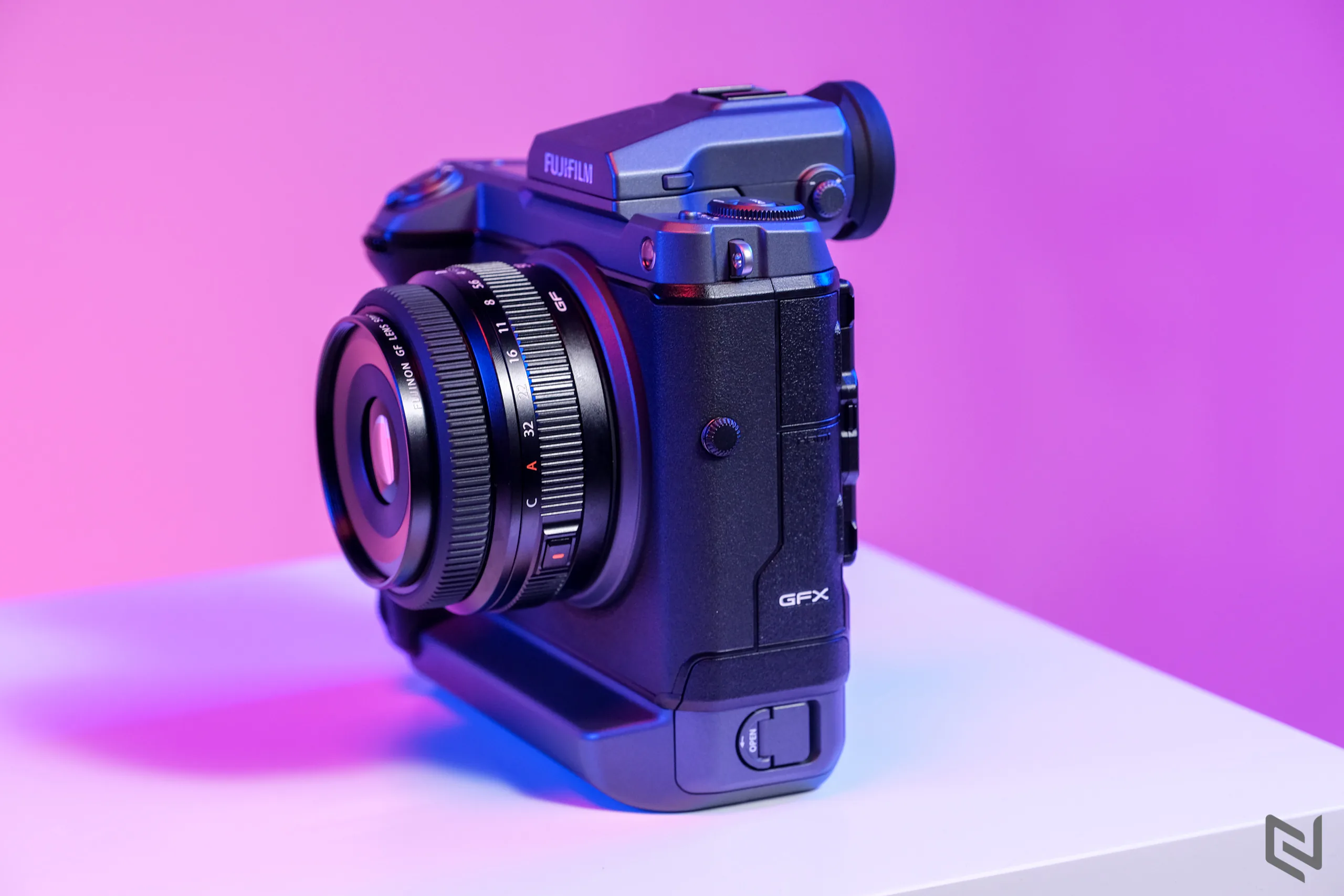 Ra mắt máy ảnh Fujifilm GFX100 tại Việt Nam: siêu phẩm Mirrorless cảm biến Medium Format 102MP, giá 255 triệu