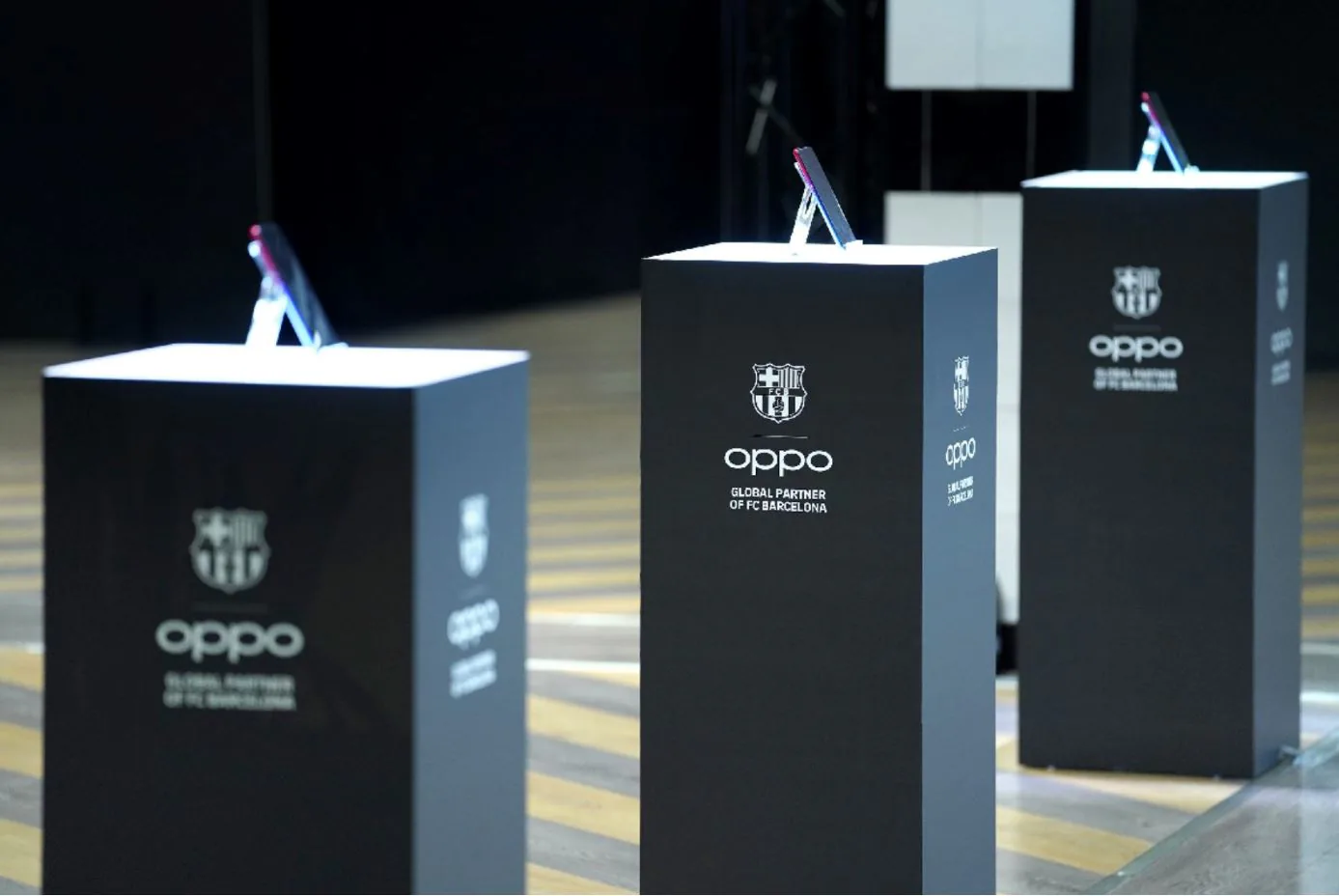 OPPO tiếp tục hợp tác với FC Barcelona và ra mắt Reno 10x Zoom Phiên bản giới hạn FC Barcelona