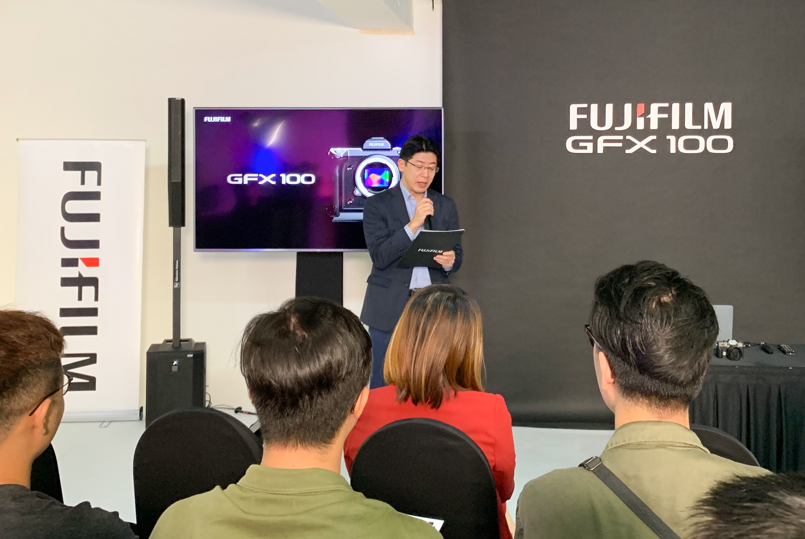 Ra mắt máy ảnh Fujifilm GFX100 tại Việt Nam: siêu phẩm Mirrorless cảm biến Medium Format 102MP, giá 255 triệu