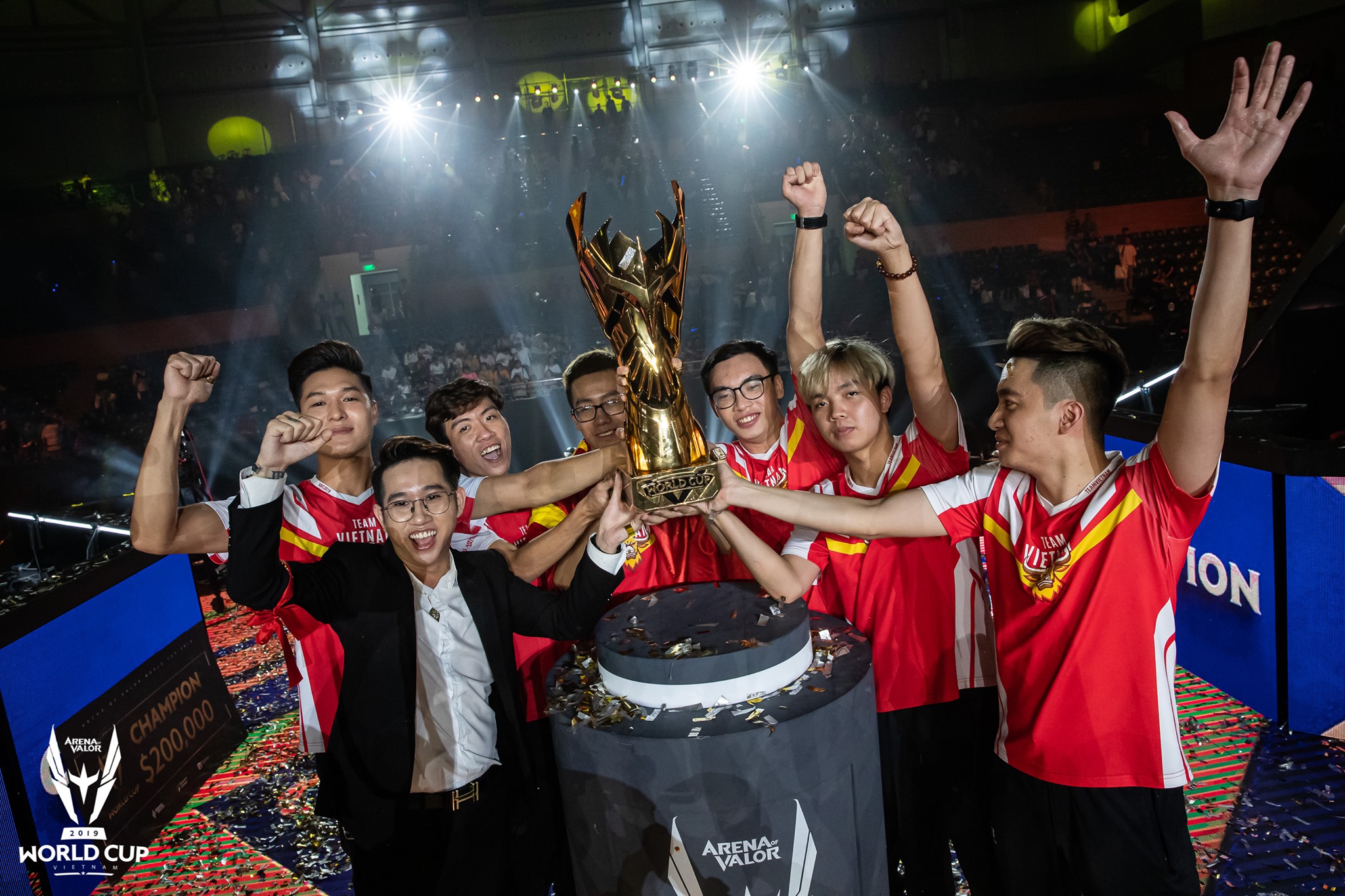 Thắng sát nút Đài Bắc Trung Hoa, Việt Nam trở thành nhà vô địch giải Liên Quân Mobile Thế Giới AWC 2019
